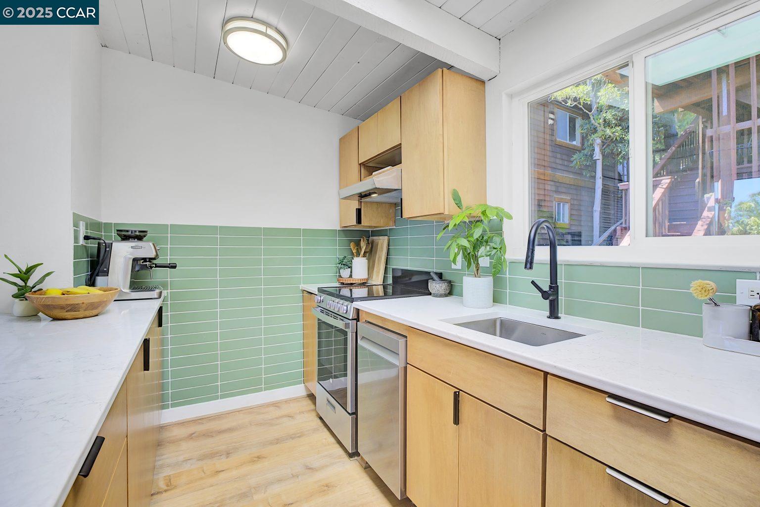 Detail Gallery Image 10 of 30 For 317 Seymour Ln, Mill Valley,  CA 94941 - 3 Beds | 2 Baths