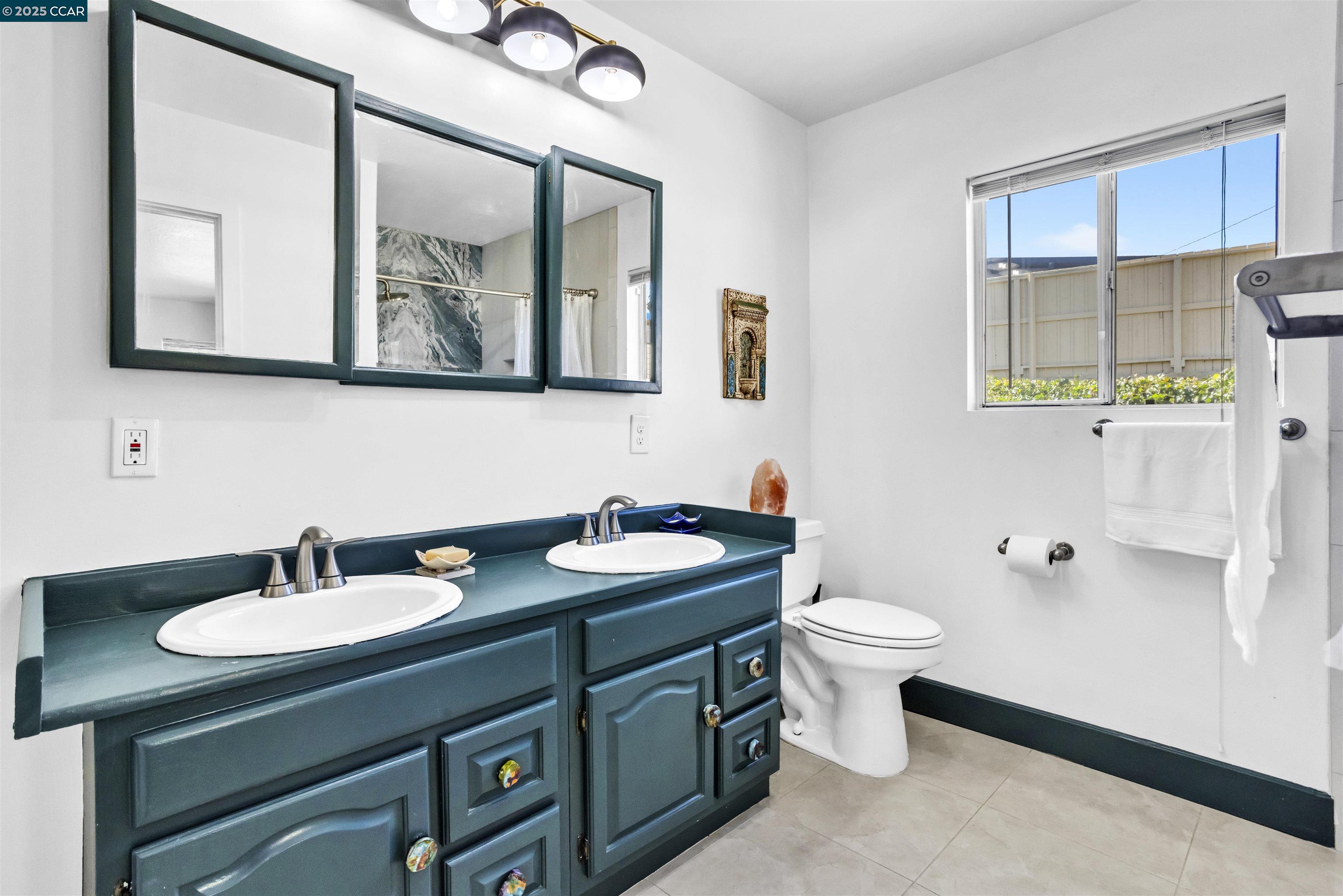 Detail Gallery Image 14 of 41 For 948 Jones Ave, Pinole,  CA 94564 - 3 Beds | 2 Baths