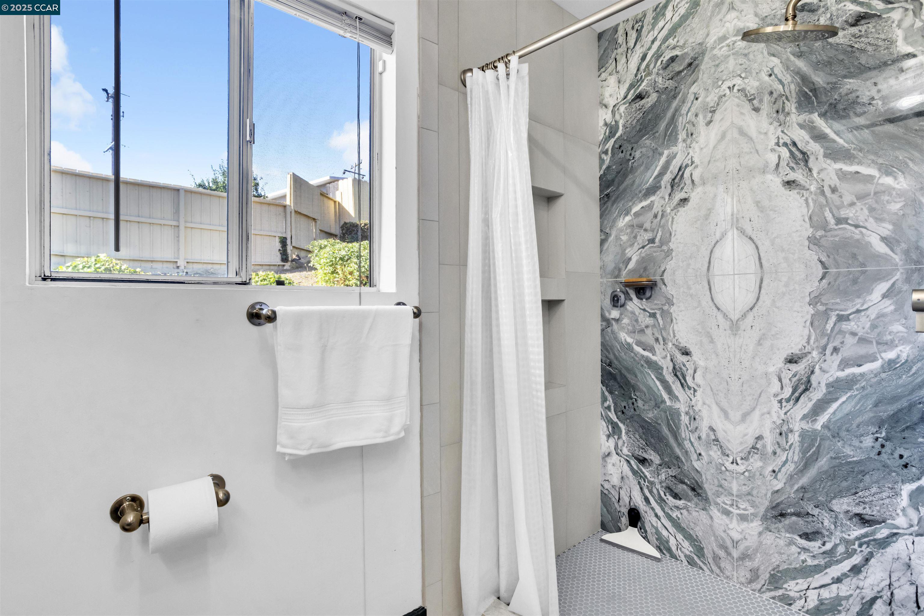 Detail Gallery Image 16 of 41 For 948 Jones Ave, Pinole,  CA 94564 - 3 Beds | 2 Baths