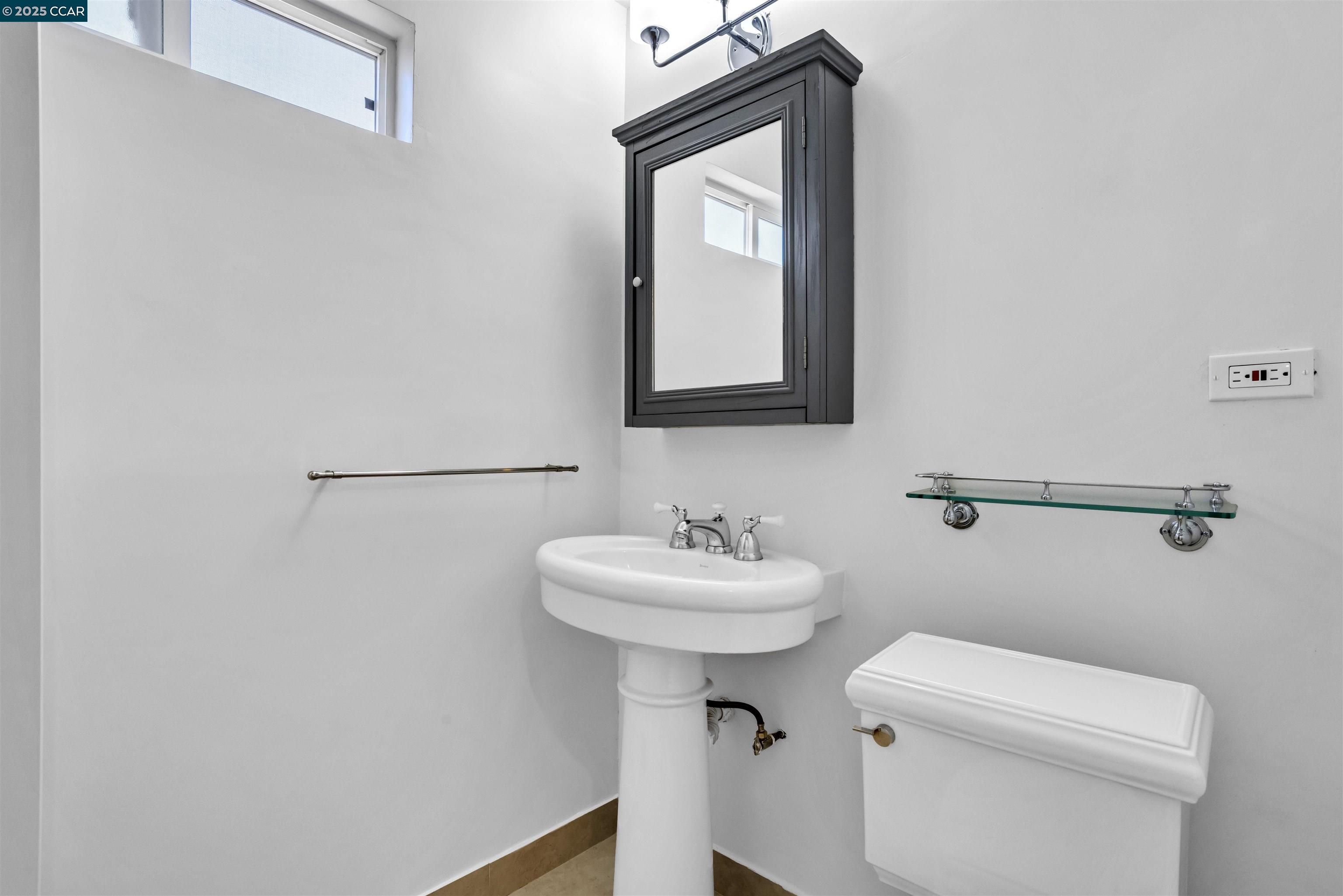 Detail Gallery Image 19 of 41 For 948 Jones Ave, Pinole,  CA 94564 - 3 Beds | 2 Baths
