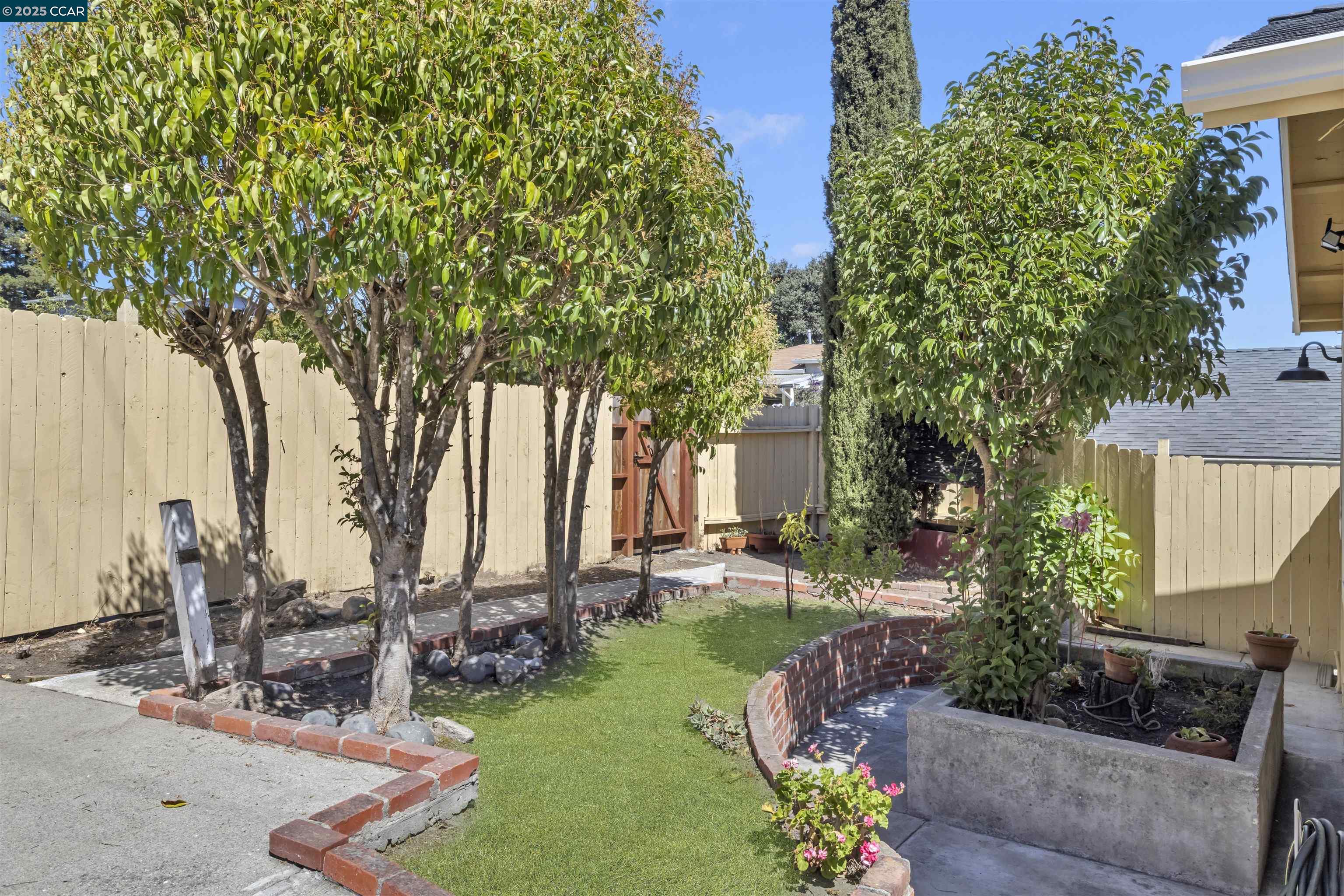 Detail Gallery Image 25 of 41 For 948 Jones Ave, Pinole,  CA 94564 - 3 Beds | 2 Baths