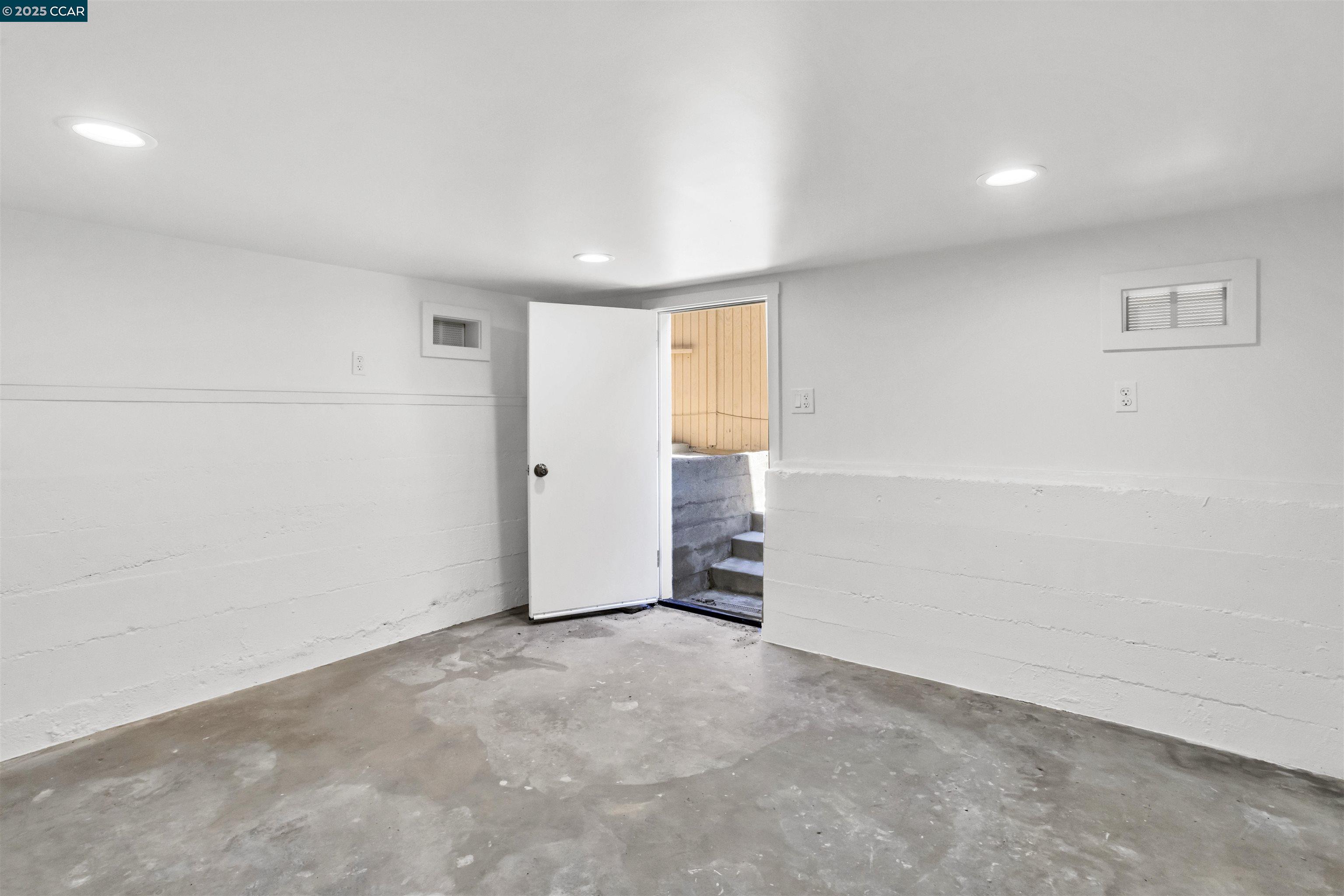 Detail Gallery Image 29 of 41 For 948 Jones Ave, Pinole,  CA 94564 - 3 Beds | 2 Baths