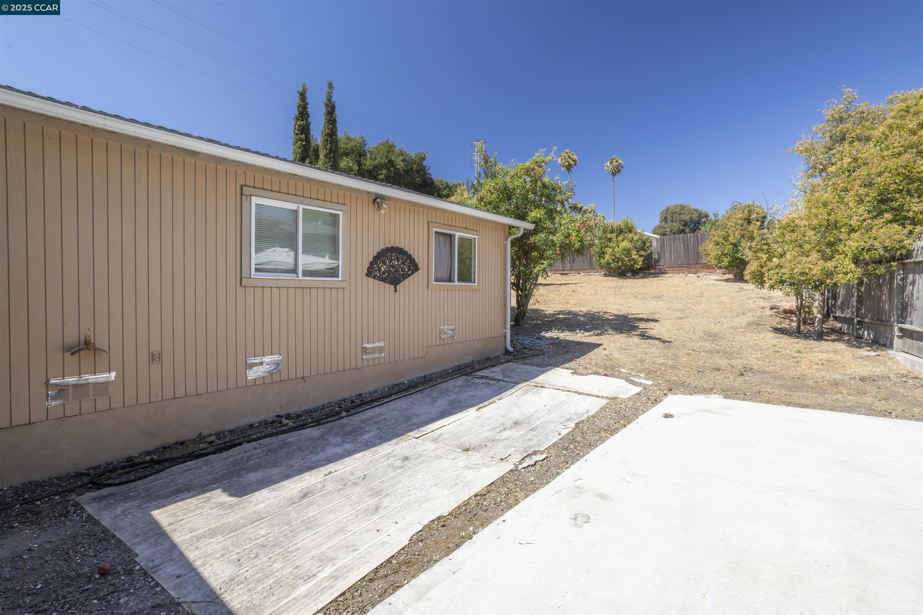 Detail Gallery Image 32 of 41 For 948 Jones Ave, Pinole,  CA 94564 - 3 Beds | 2 Baths
