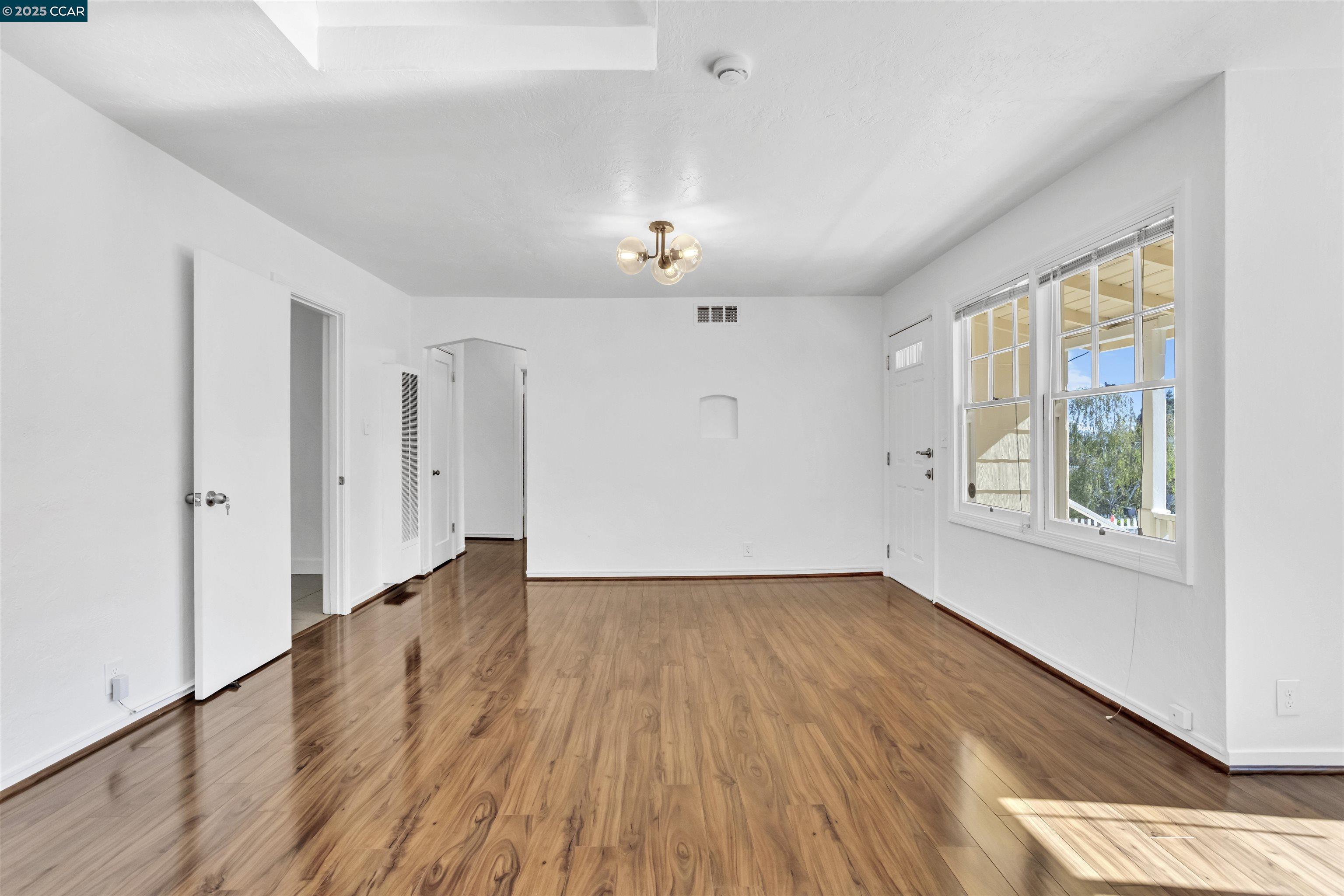 Detail Gallery Image 5 of 41 For 948 Jones Ave, Pinole,  CA 94564 - 3 Beds | 2 Baths