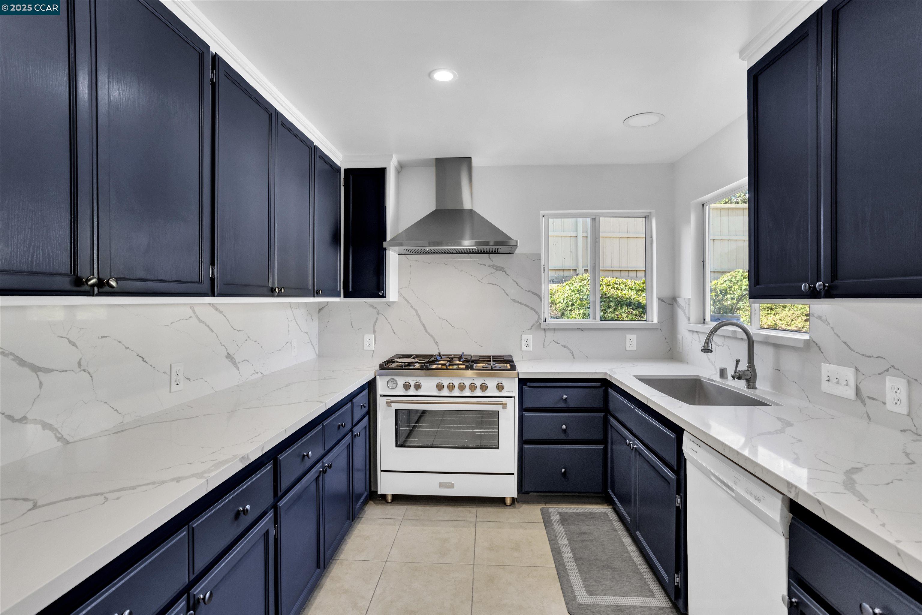 Detail Gallery Image 7 of 41 For 948 Jones Ave, Pinole,  CA 94564 - 3 Beds | 2 Baths