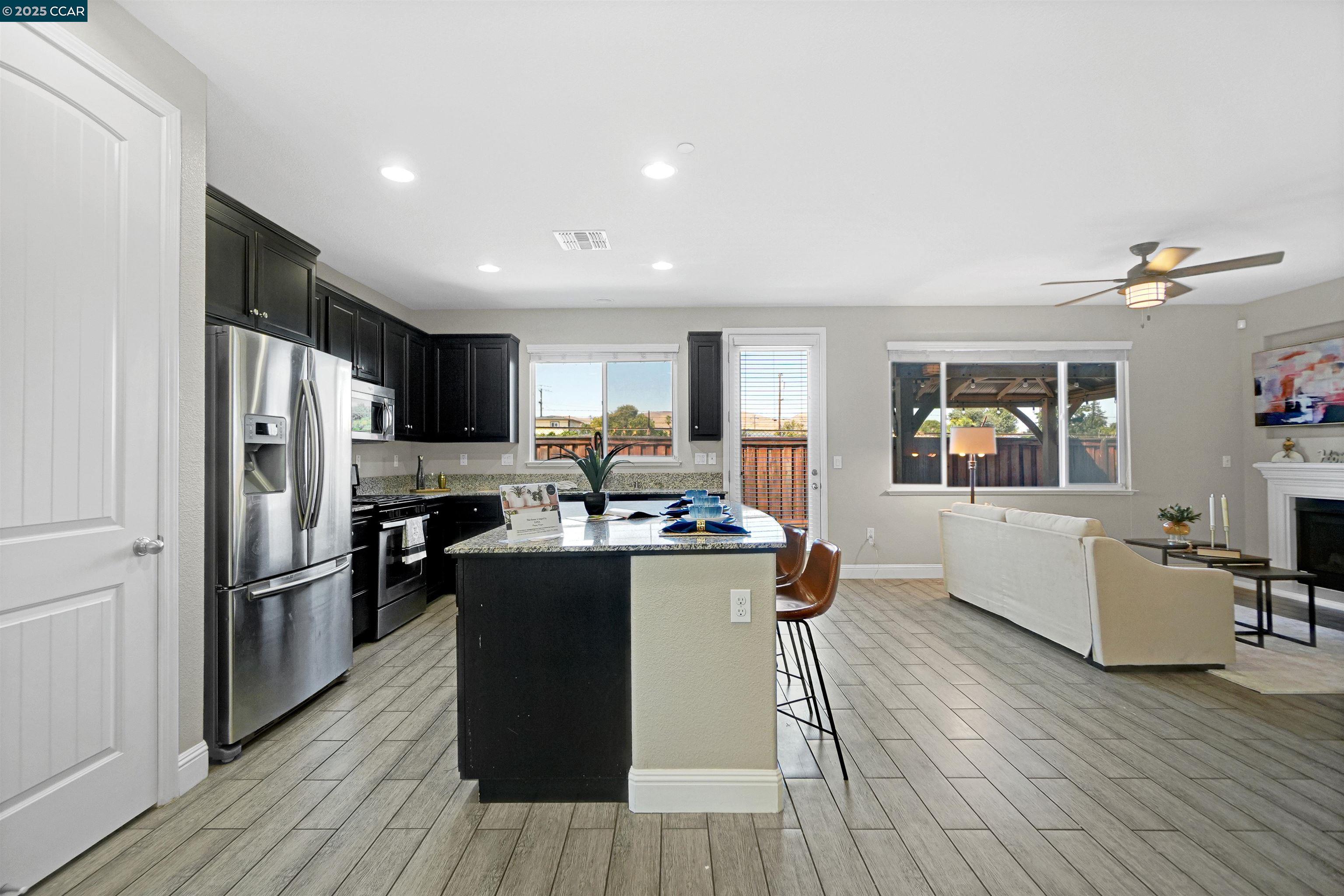 Detail Gallery Image 10 of 53 For 80 Greystone Pl, Pittsburg,  CA 94565 - 4 Beds | 2/1 Baths