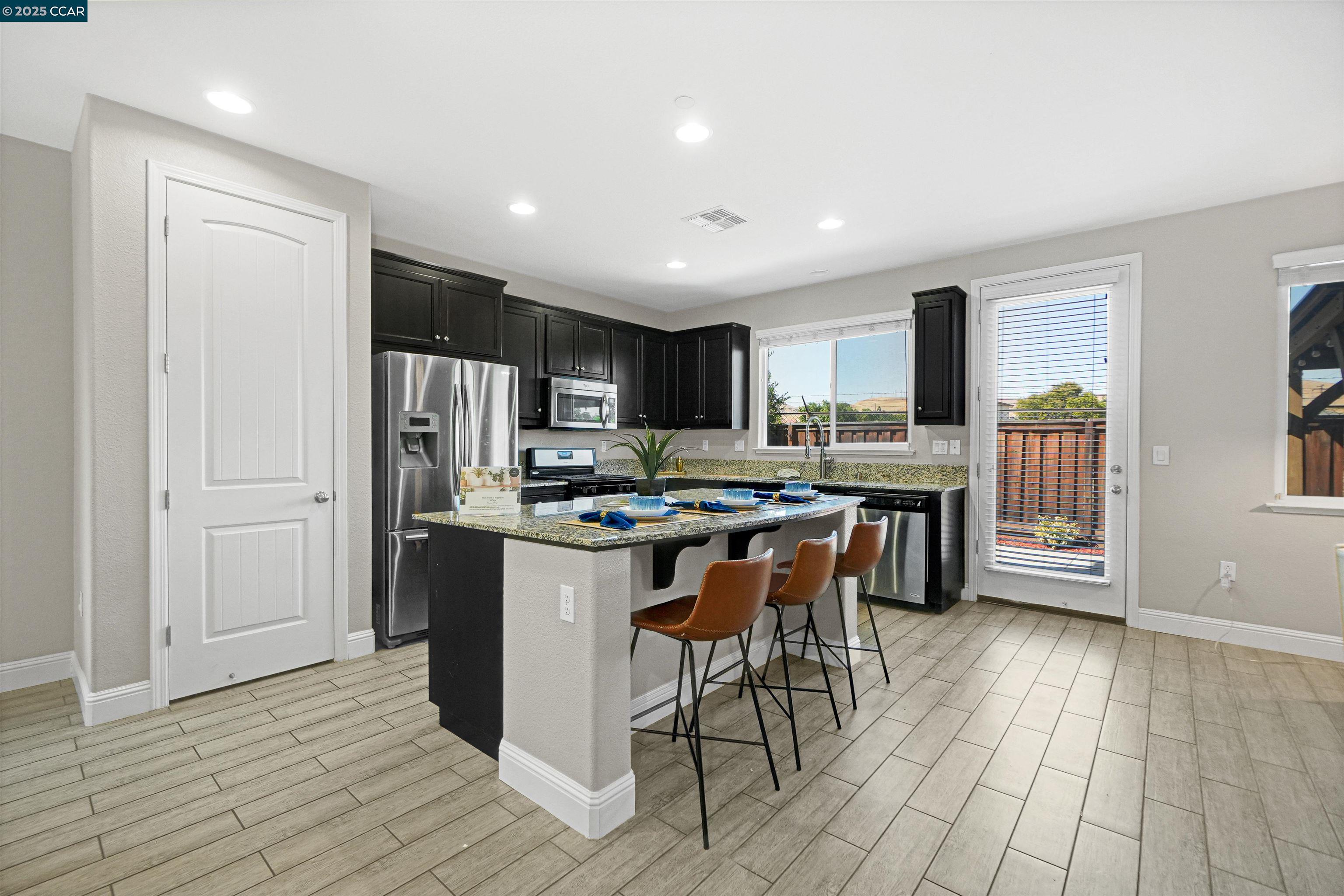 Detail Gallery Image 11 of 53 For 80 Greystone Pl, Pittsburg,  CA 94565 - 4 Beds | 2/1 Baths