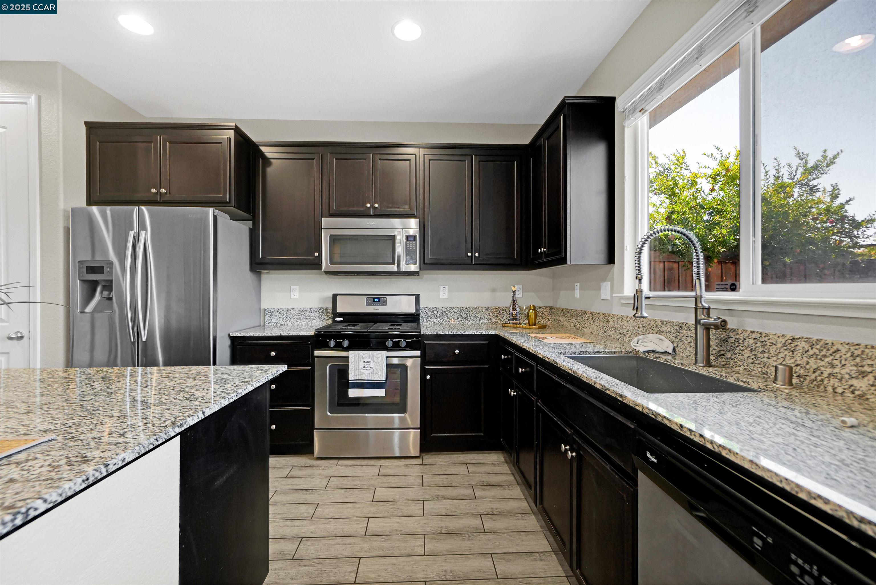 Detail Gallery Image 15 of 53 For 80 Greystone Pl, Pittsburg,  CA 94565 - 4 Beds | 2/1 Baths