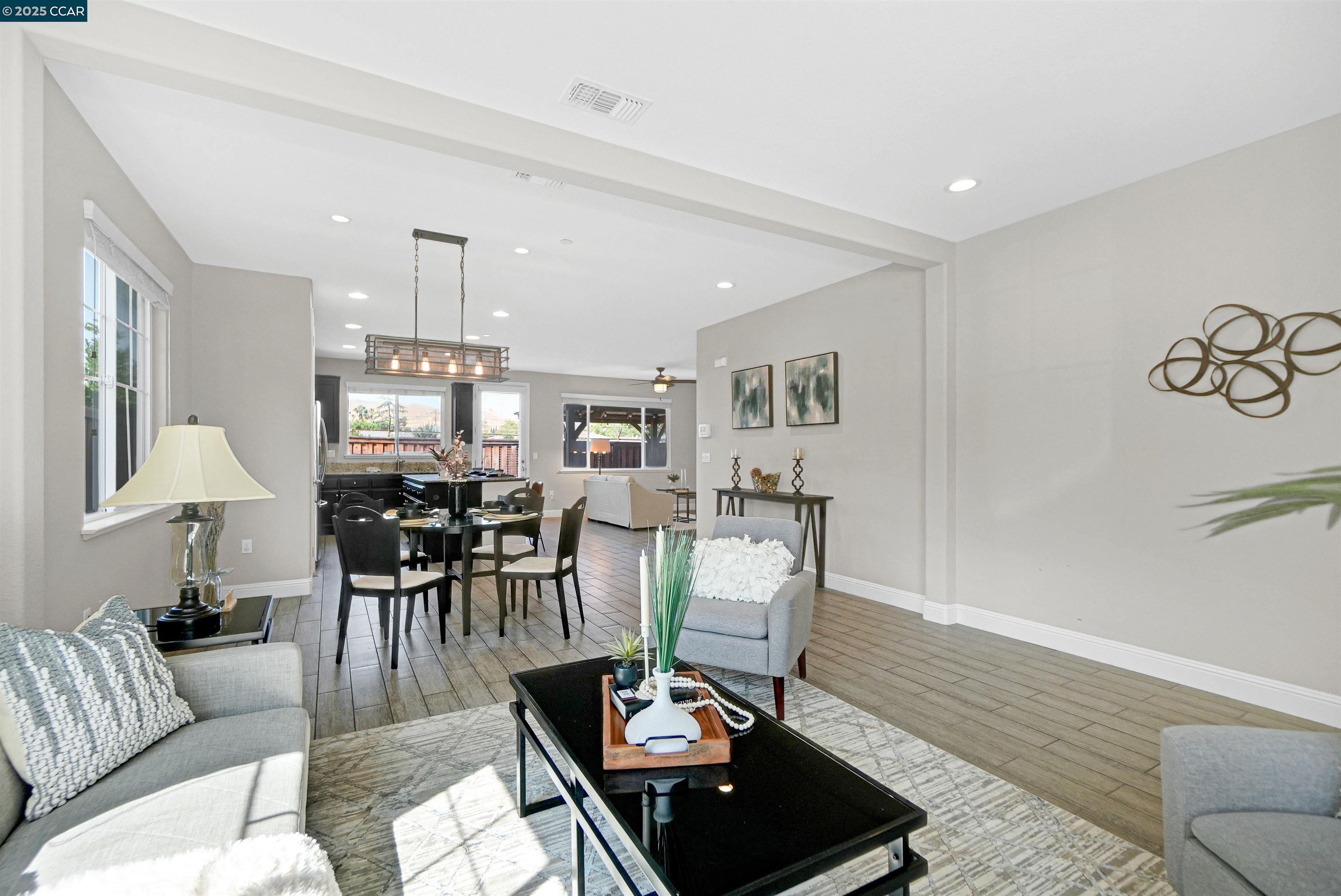 Detail Gallery Image 7 of 53 For 80 Greystone Pl, Pittsburg,  CA 94565 - 4 Beds | 2/1 Baths