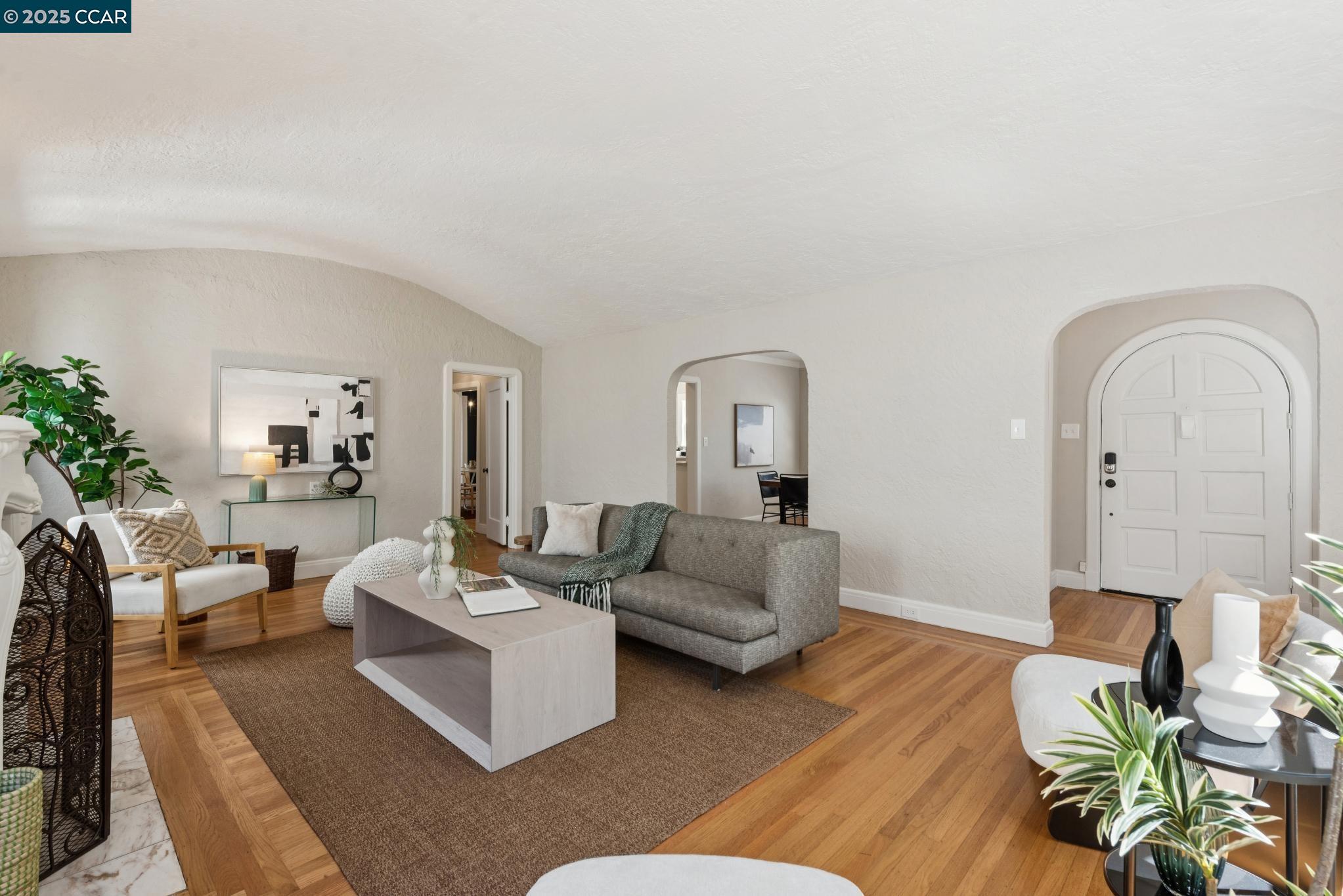 Detail Gallery Image 14 of 60 For 545 Colusa Ave, Berkeley,  CA 94707 - 3 Beds | 1/1 Baths