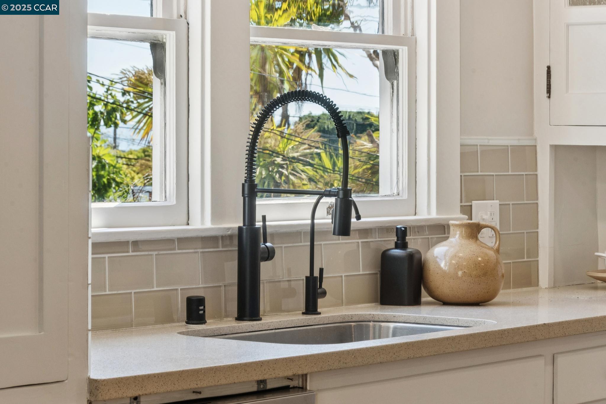 Detail Gallery Image 28 of 60 For 545 Colusa Ave, Berkeley,  CA 94707 - 3 Beds | 1/1 Baths