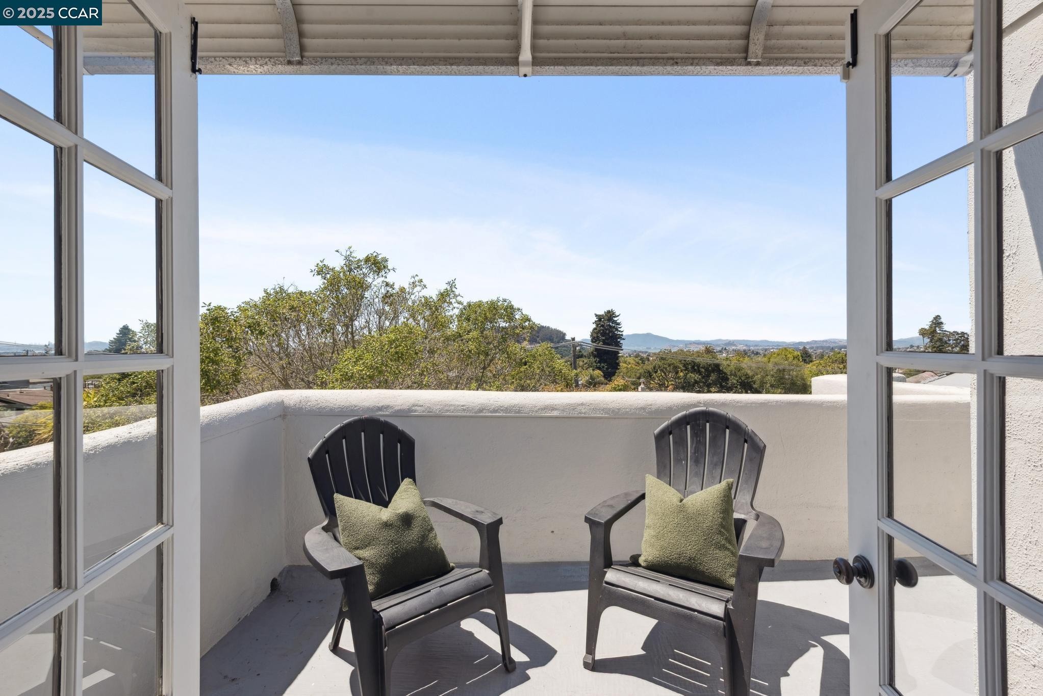 Detail Gallery Image 46 of 60 For 545 Colusa Ave, Berkeley,  CA 94707 - 3 Beds | 1/1 Baths