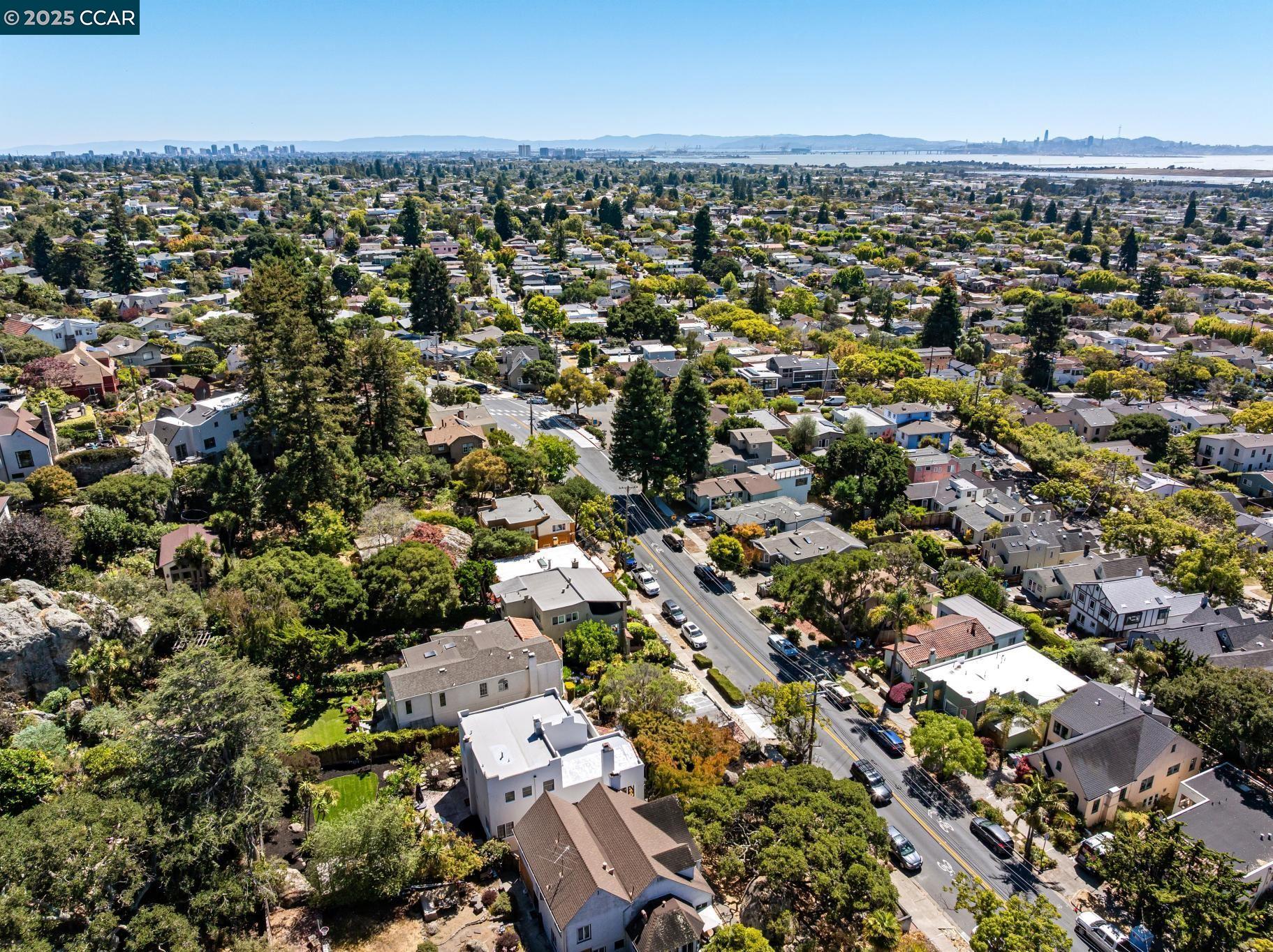 Detail Gallery Image 6 of 60 For 545 Colusa Ave, Berkeley,  CA 94707 - 3 Beds | 1/1 Baths