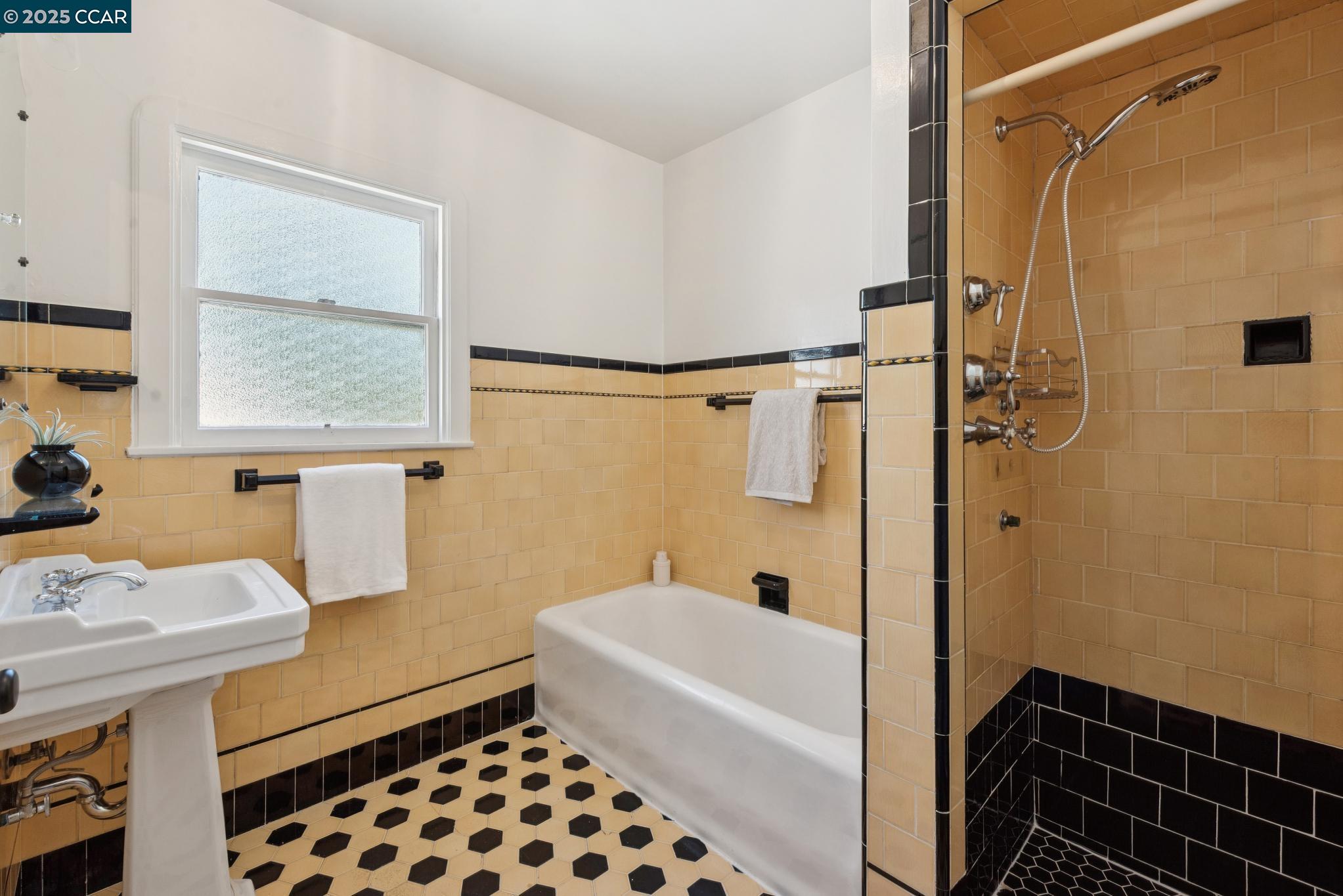 Detail Gallery Image 53 of 60 For 545 Colusa Ave, Berkeley,  CA 94707 - 3 Beds | 1/1 Baths