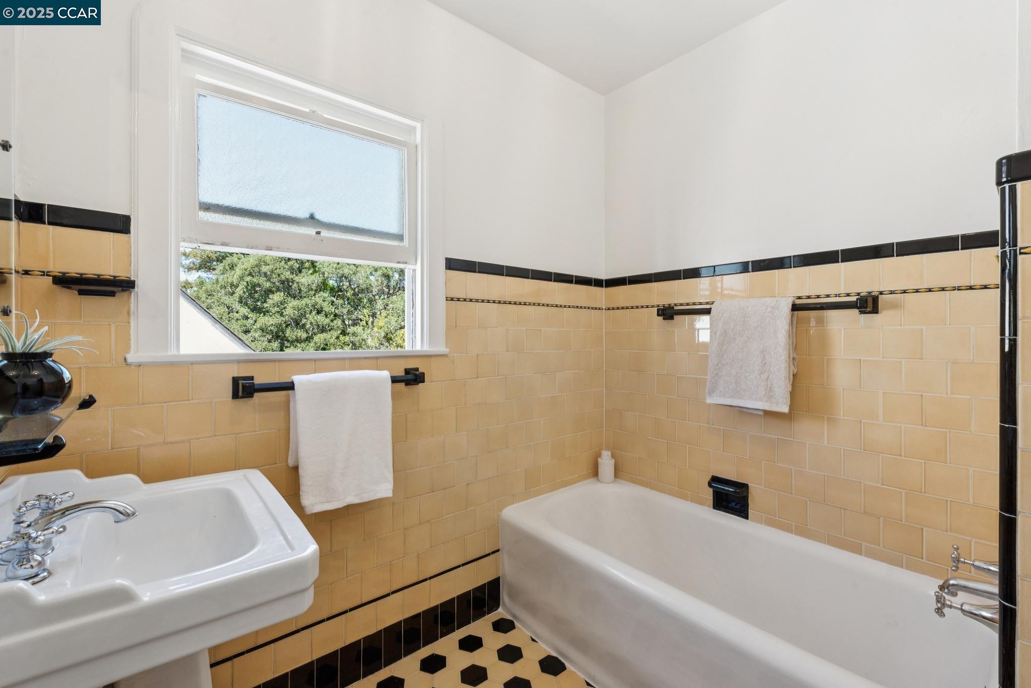 Detail Gallery Image 54 of 60 For 545 Colusa Ave, Berkeley,  CA 94707 - 3 Beds | 1/1 Baths
