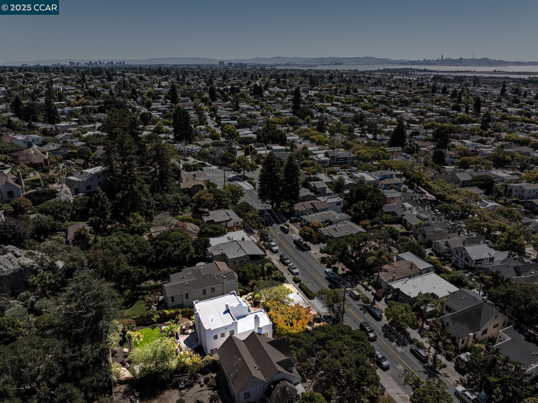 Detail Gallery Image 7 of 60 For 545 Colusa Ave, Berkeley,  CA 94707 - 3 Beds | 1/1 Baths