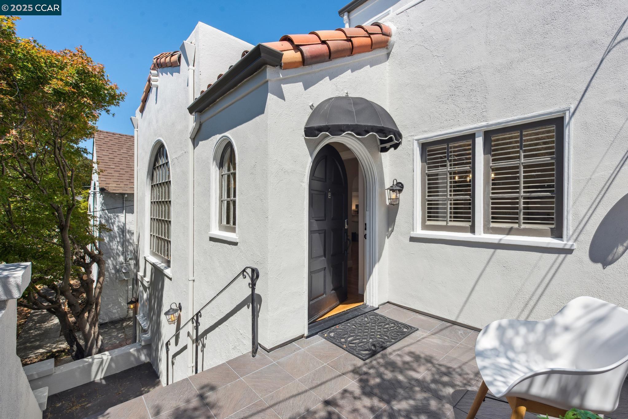 Detail Gallery Image 10 of 60 For 545 Colusa Ave, Berkeley,  CA 94707 - 3 Beds | 1/1 Baths
