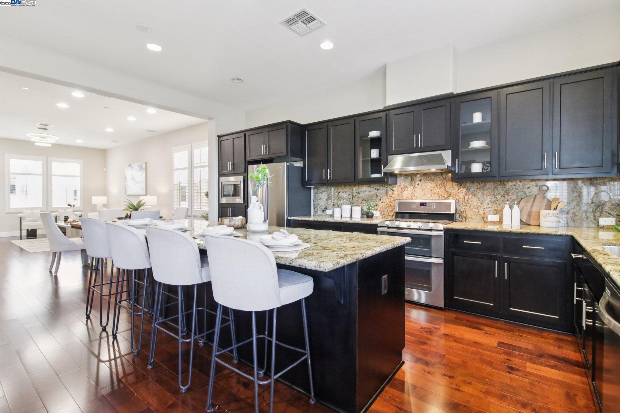 Detail Gallery Image 8 of 38 For 38262 Luma Ter, Newark,  CA 94560 - 4 Beds | 3/1 Baths