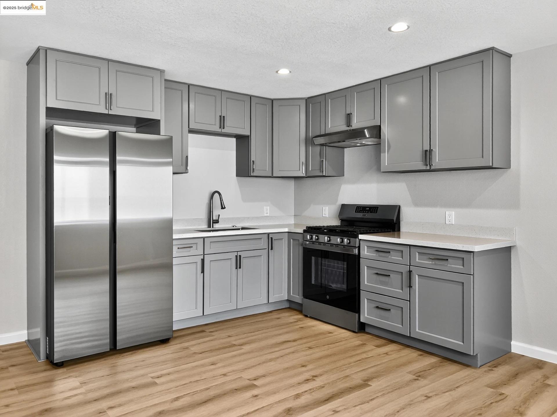 Detail Gallery Image 1 of 12 For 408 W 19th St #B,  Antioch,  CA 94509 - 3 Beds | 1 Baths