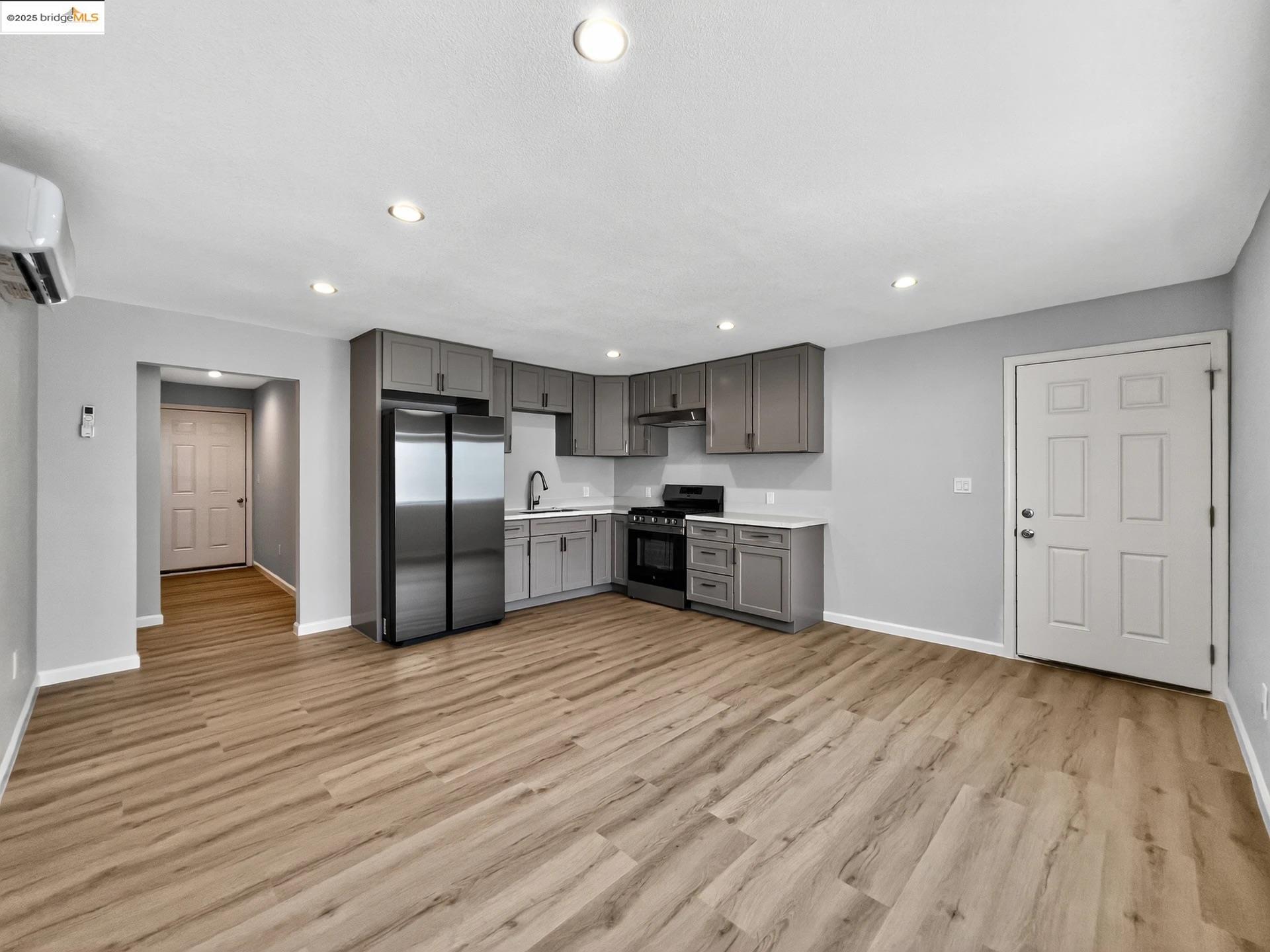 Detail Gallery Image 2 of 12 For 408 W 19th St #B,  Antioch,  CA 94509 - 3 Beds | 1 Baths