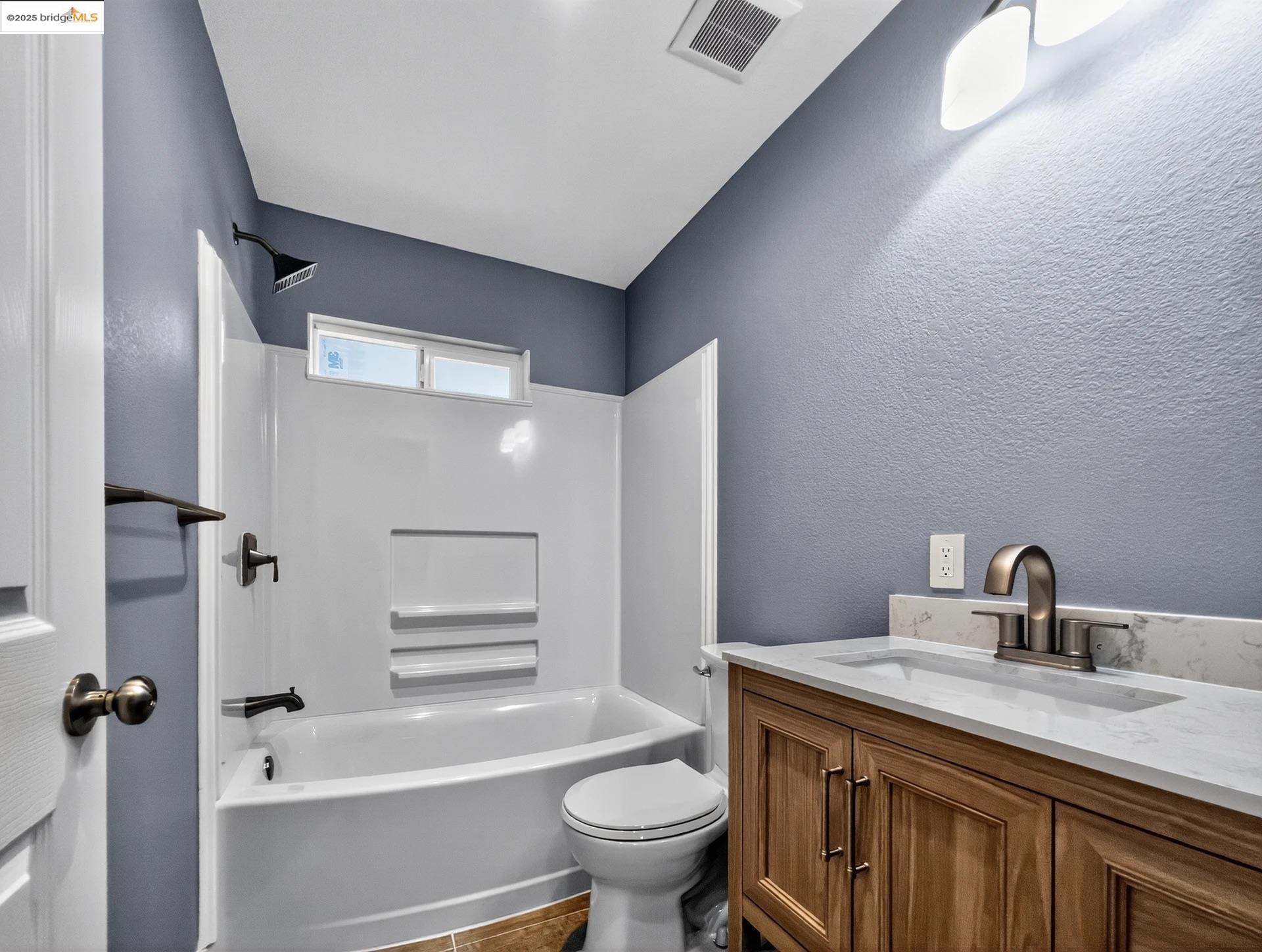 Detail Gallery Image 4 of 12 For 408 W 19th St #B,  Antioch,  CA 94509 - 3 Beds | 1 Baths