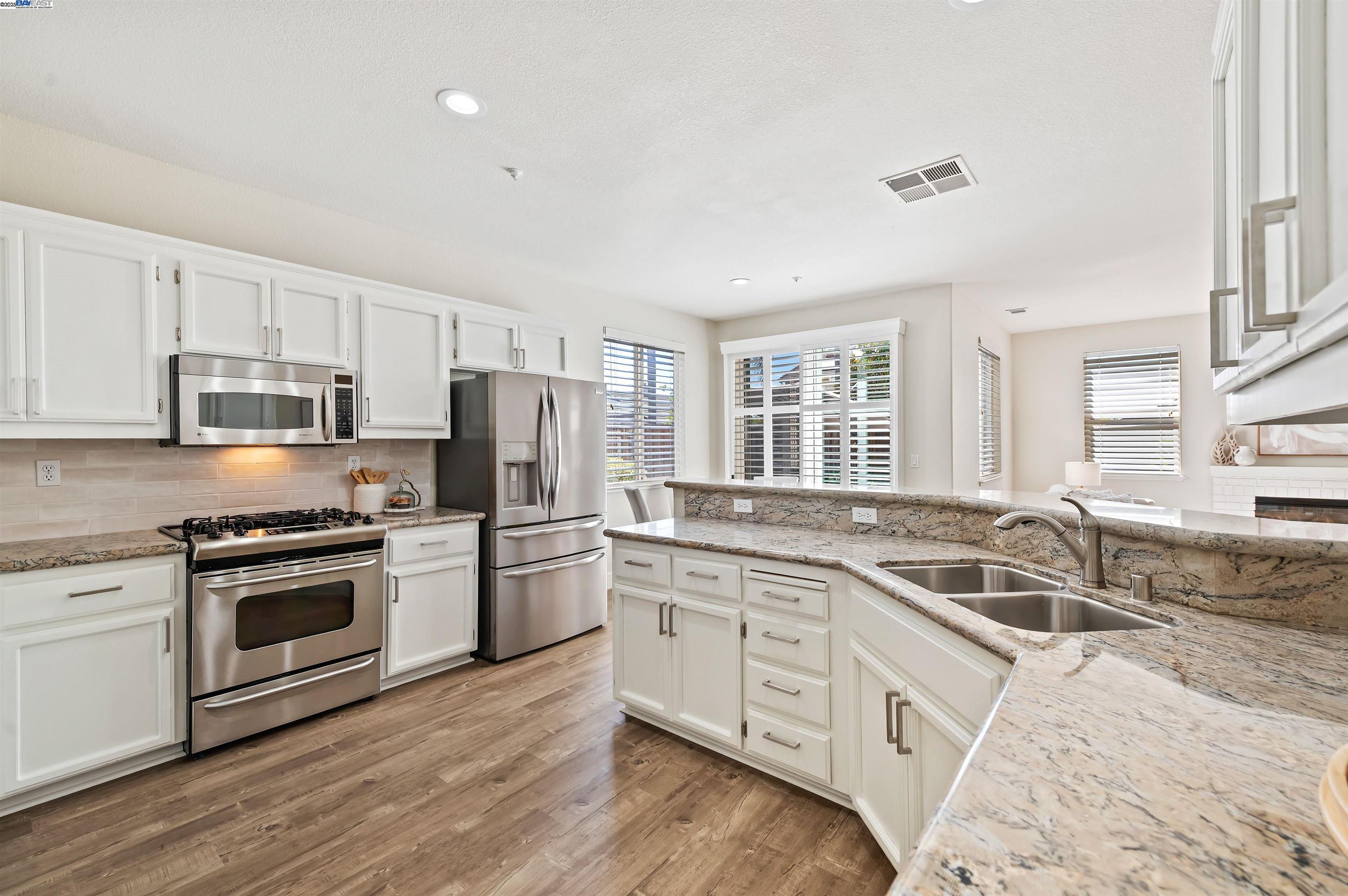 Detail Gallery Image 12 of 40 For 1834 Whipoorwill Ct, Livermore,  CA 94551 - 5 Beds | 3 Baths