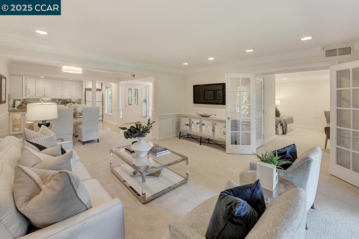 Detail Gallery Image 18 of 51 For 2321 Tice Creek Dr #2,  Walnut Creek,  CA 94595 - 2 Beds | 2 Baths