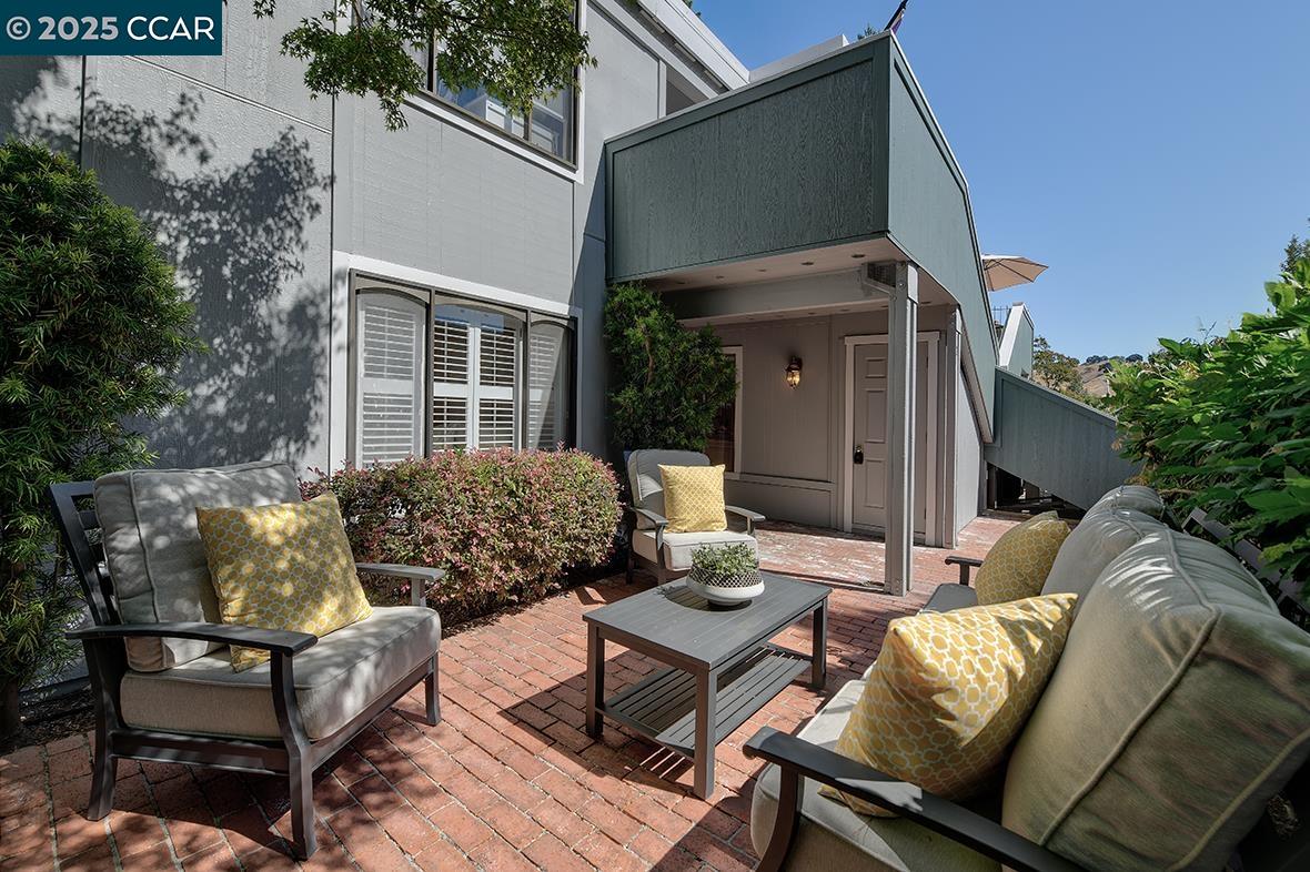 Detail Gallery Image 4 of 51 For 2321 Tice Creek Dr #2,  Walnut Creek,  CA 94595 - 2 Beds | 2 Baths