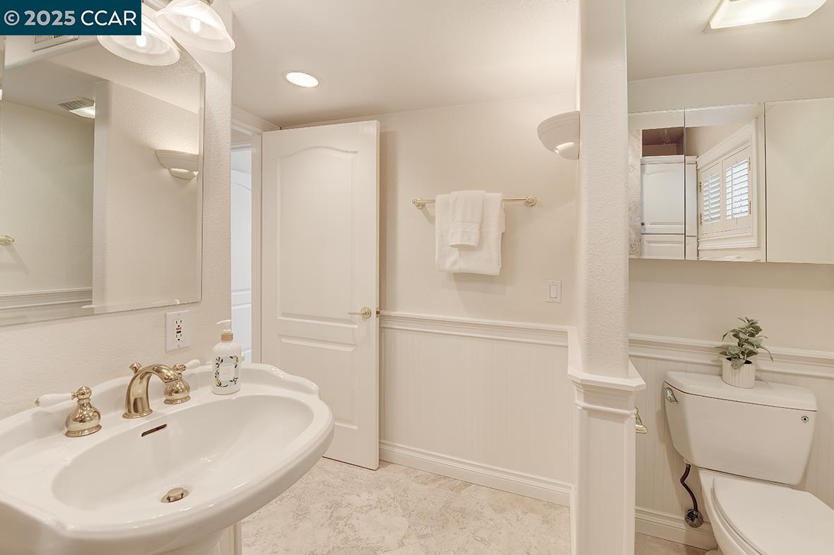 Detail Gallery Image 36 of 51 For 2321 Tice Creek Dr #2,  Walnut Creek,  CA 94595 - 2 Beds | 2 Baths