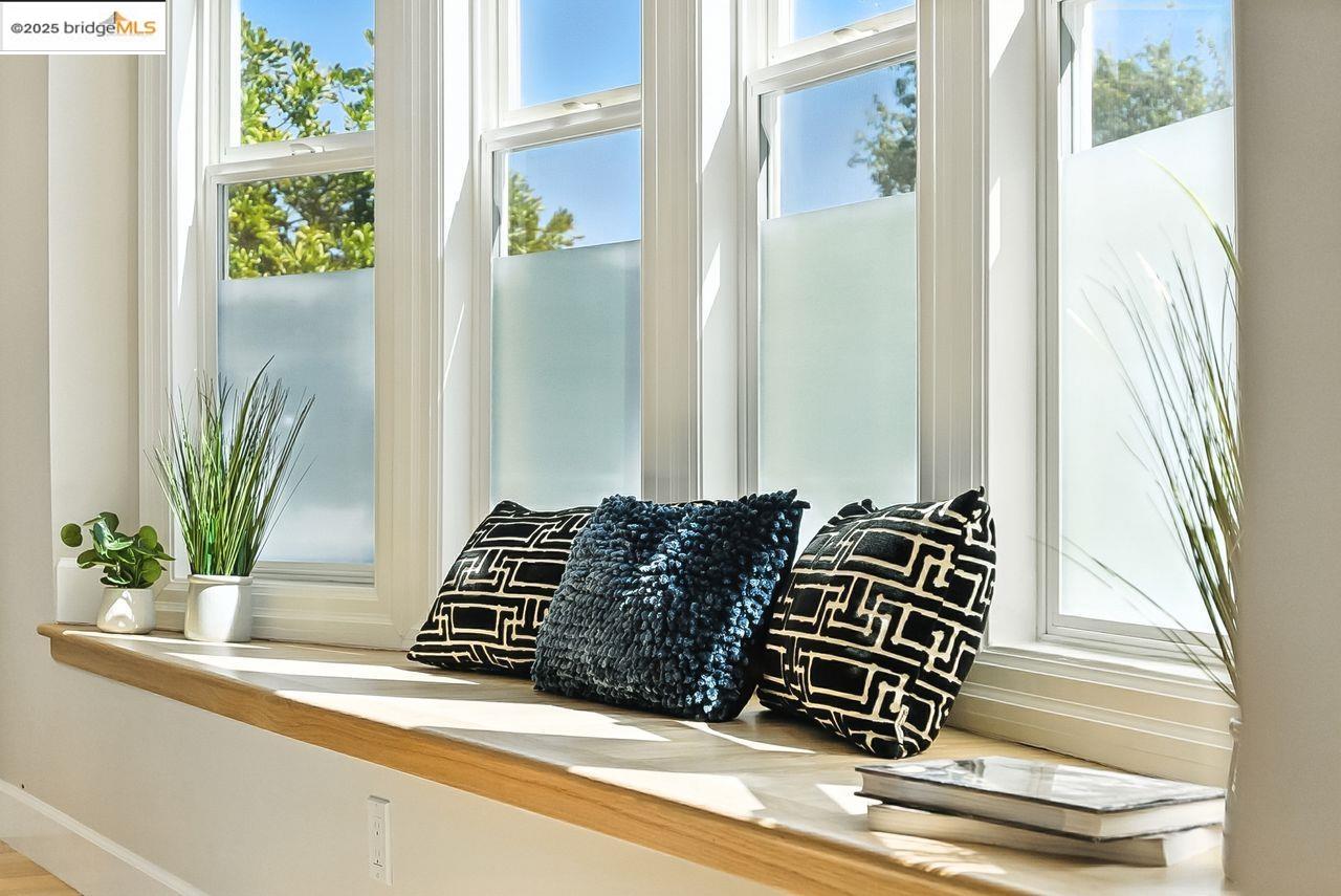 Detail Gallery Image 12 of 45 For 280 Monterey Blvd., San Francisco,  CA 94131 - 5 Beds | 3 Baths