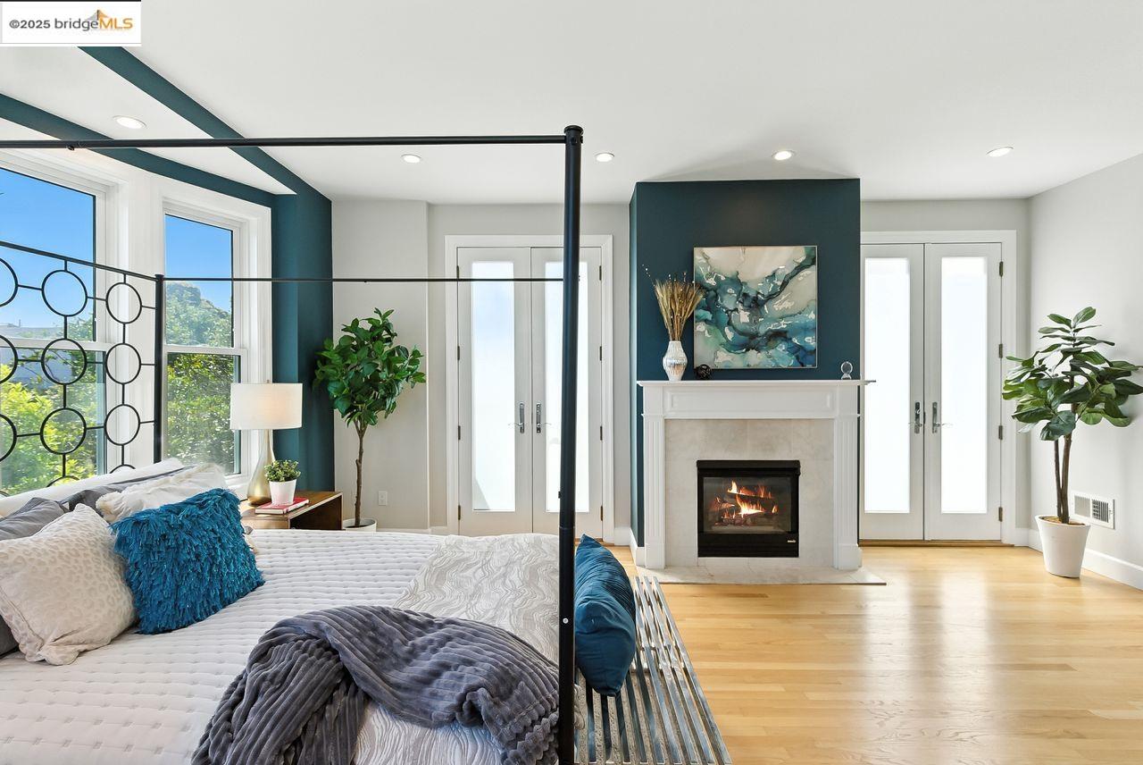 Detail Gallery Image 17 of 45 For 280 Monterey Blvd., San Francisco,  CA 94131 - 5 Beds | 3 Baths