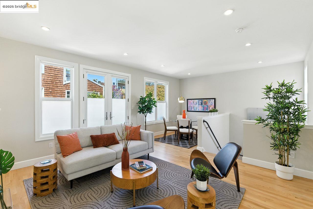 Detail Gallery Image 22 of 45 For 280 Monterey Blvd., San Francisco,  CA 94131 - 5 Beds | 3 Baths