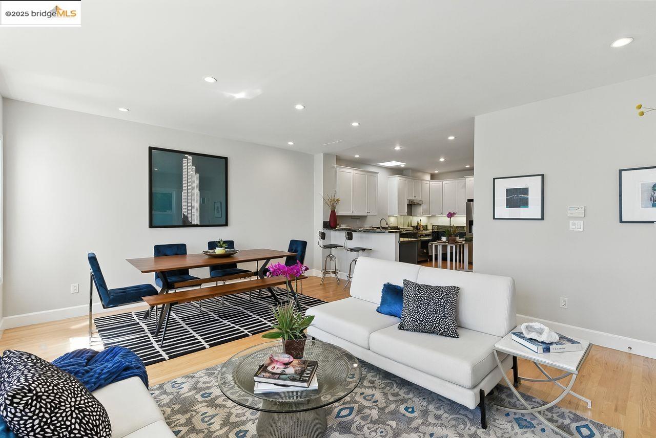 Detail Gallery Image 4 of 45 For 280 Monterey Blvd., San Francisco,  CA 94131 - 5 Beds | 3 Baths