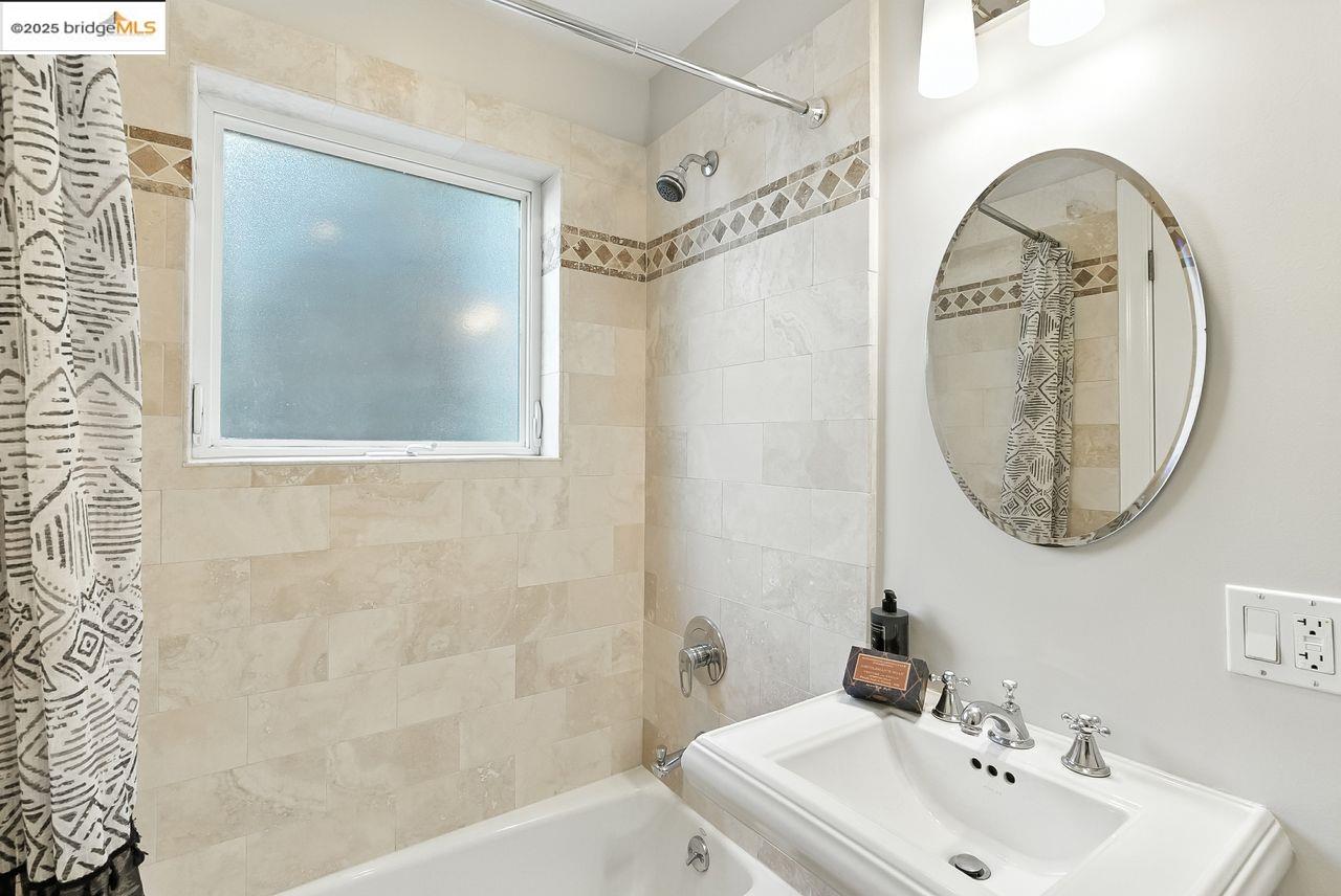 Detail Gallery Image 33 of 45 For 280 Monterey Blvd., San Francisco,  CA 94131 - 5 Beds | 3 Baths