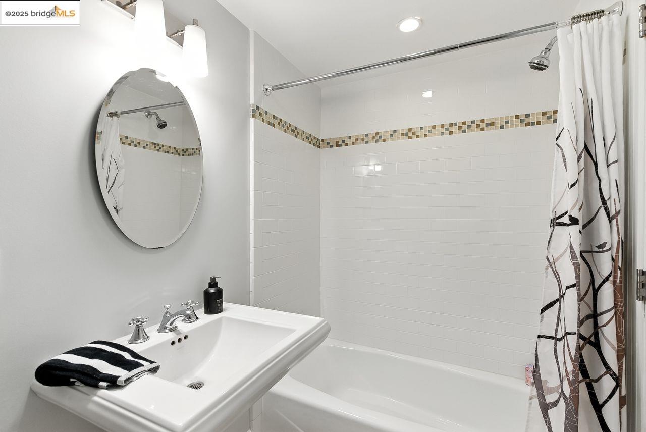 Detail Gallery Image 40 of 45 For 280 Monterey Blvd., San Francisco,  CA 94131 - 5 Beds | 3 Baths
