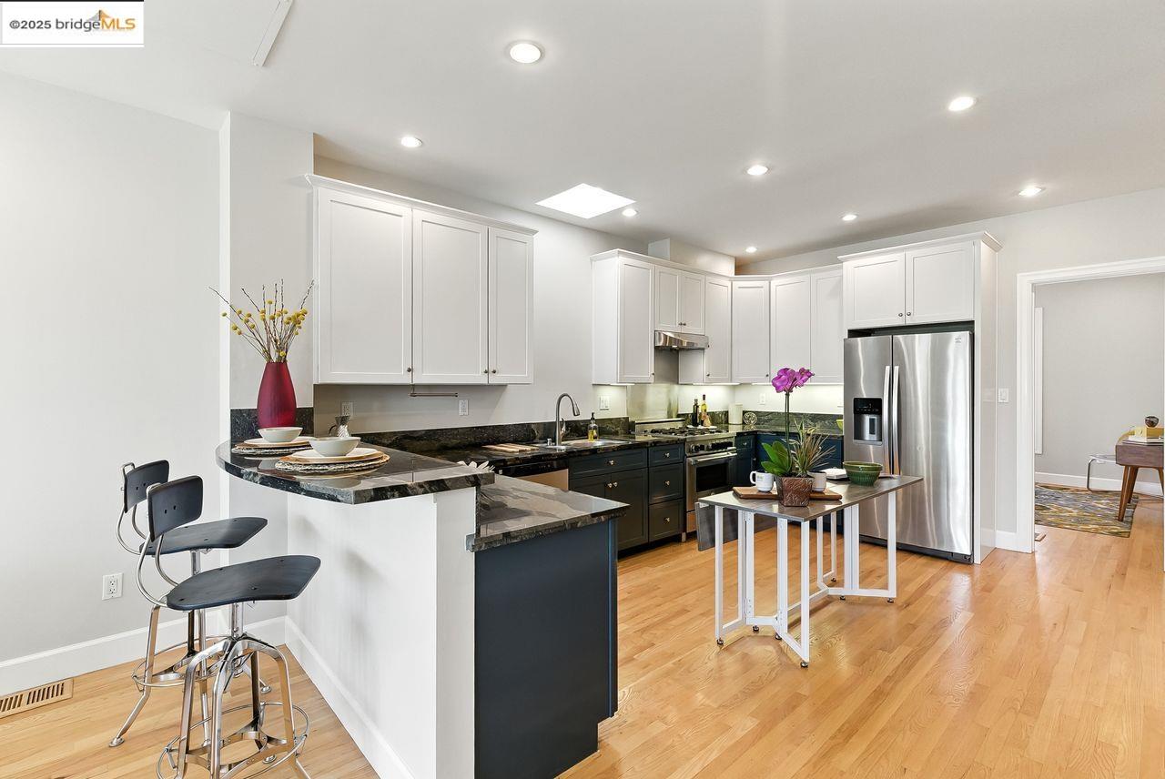 Detail Gallery Image 9 of 45 For 280 Monterey Blvd., San Francisco,  CA 94131 - 5 Beds | 3 Baths