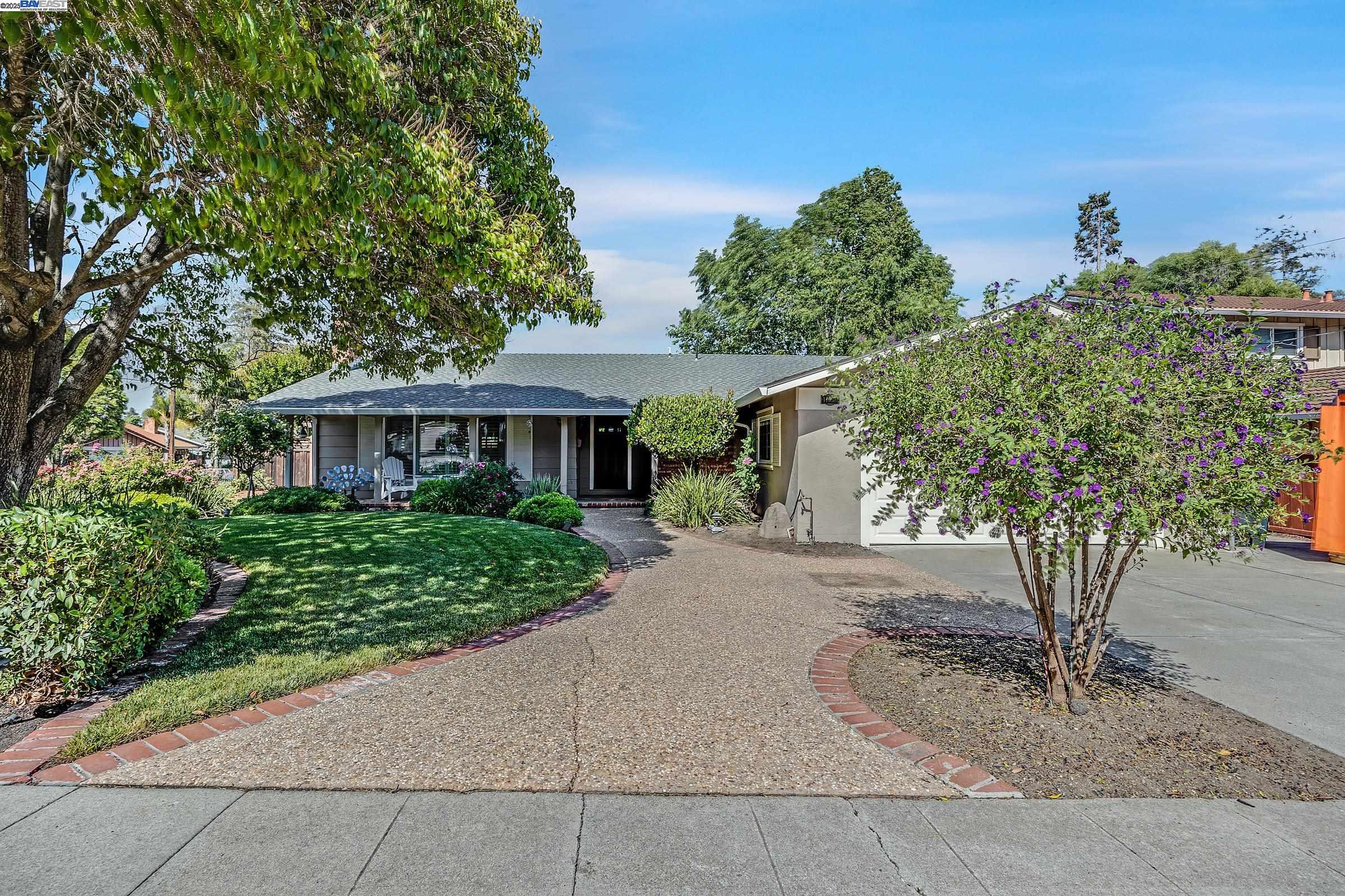 Detail Gallery Image 1 of 34 For 11530 Circle Way, Dublin,  CA 94568 - 4 Beds | 2 Baths