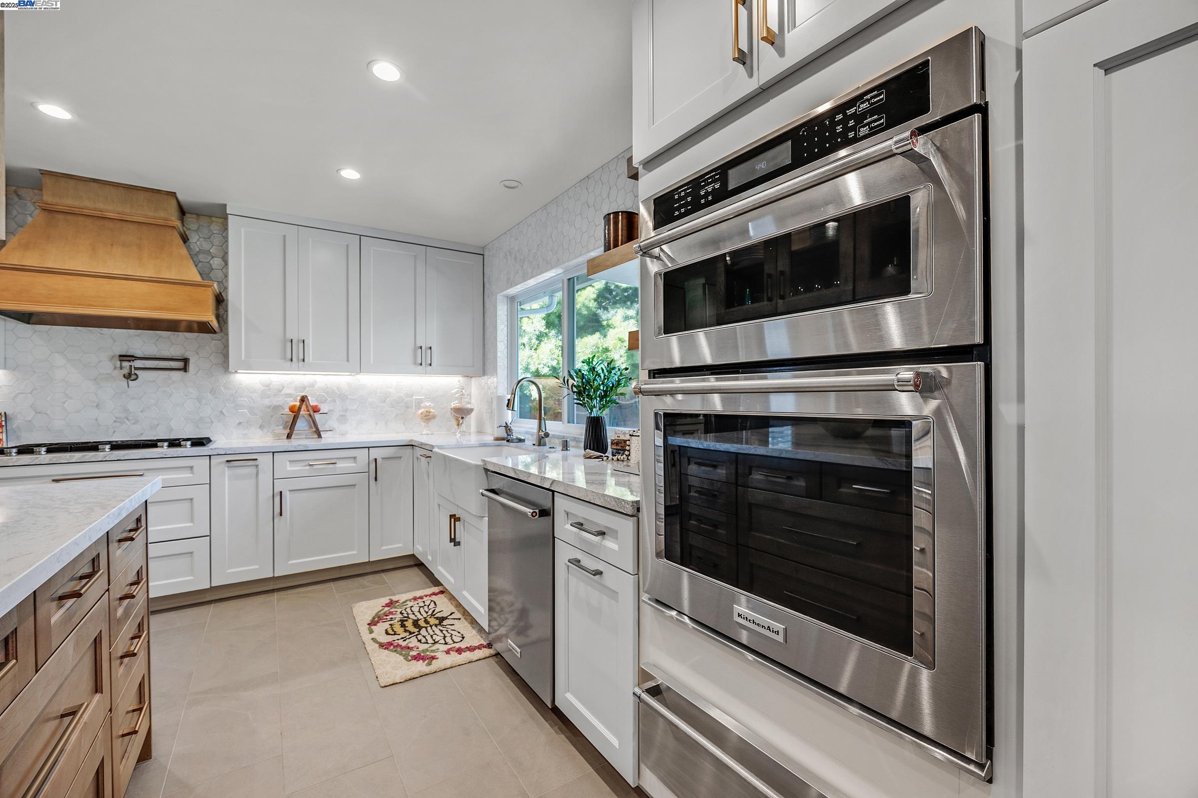 Detail Gallery Image 12 of 34 For 11530 Circle Way, Dublin,  CA 94568 - 4 Beds | 2 Baths