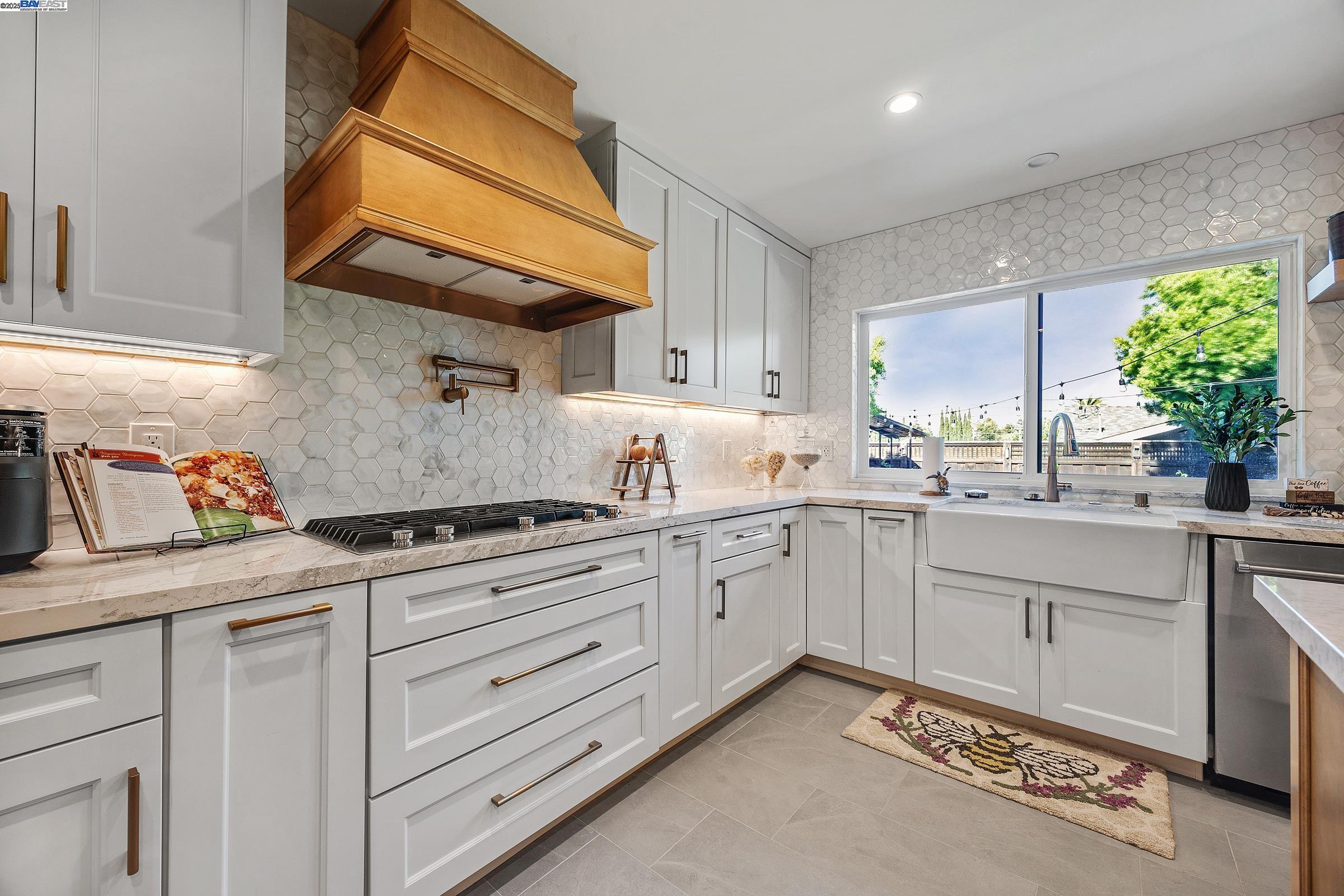 Detail Gallery Image 13 of 34 For 11530 Circle Way, Dublin,  CA 94568 - 4 Beds | 2 Baths