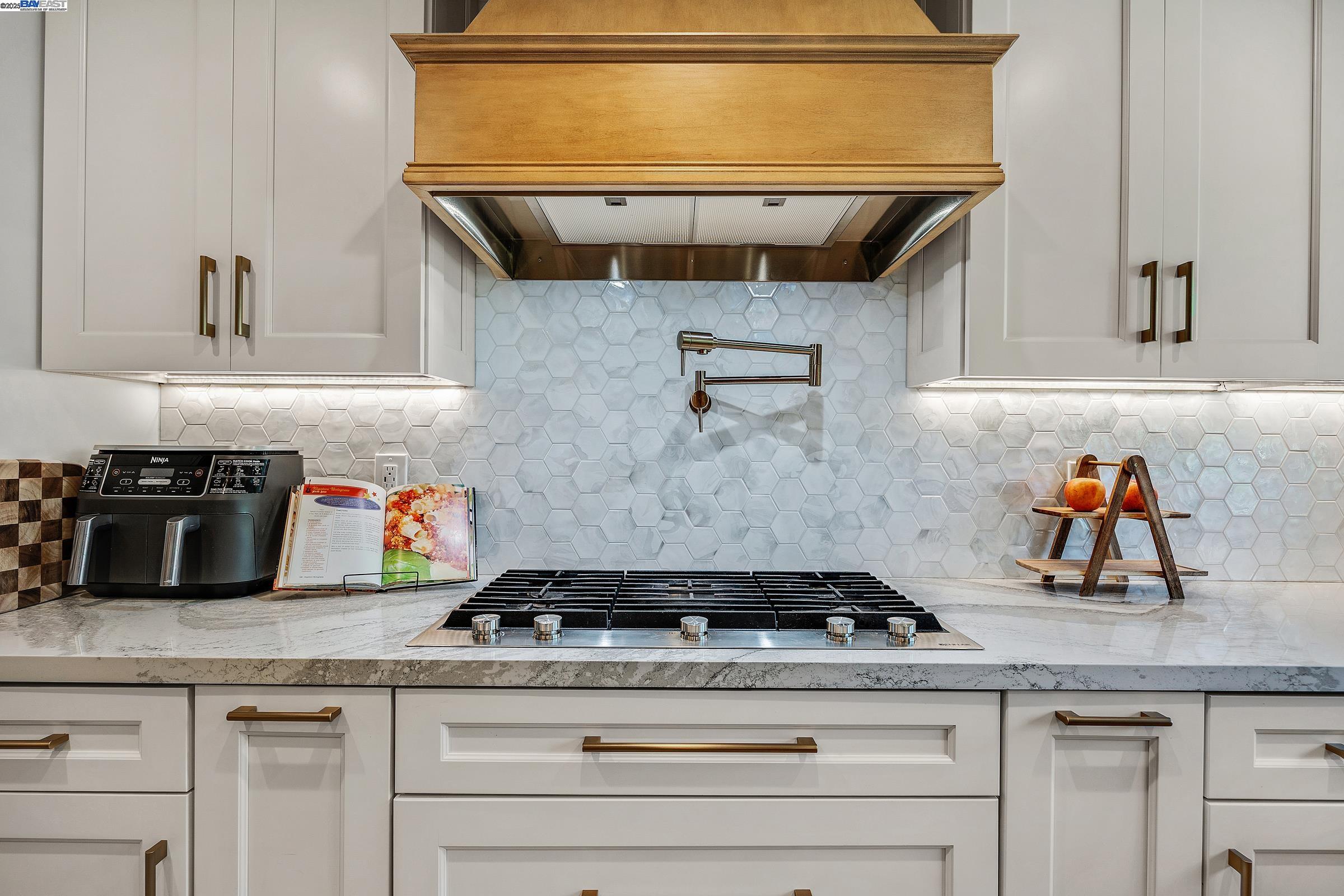Detail Gallery Image 15 of 34 For 11530 Circle Way, Dublin,  CA 94568 - 4 Beds | 2 Baths