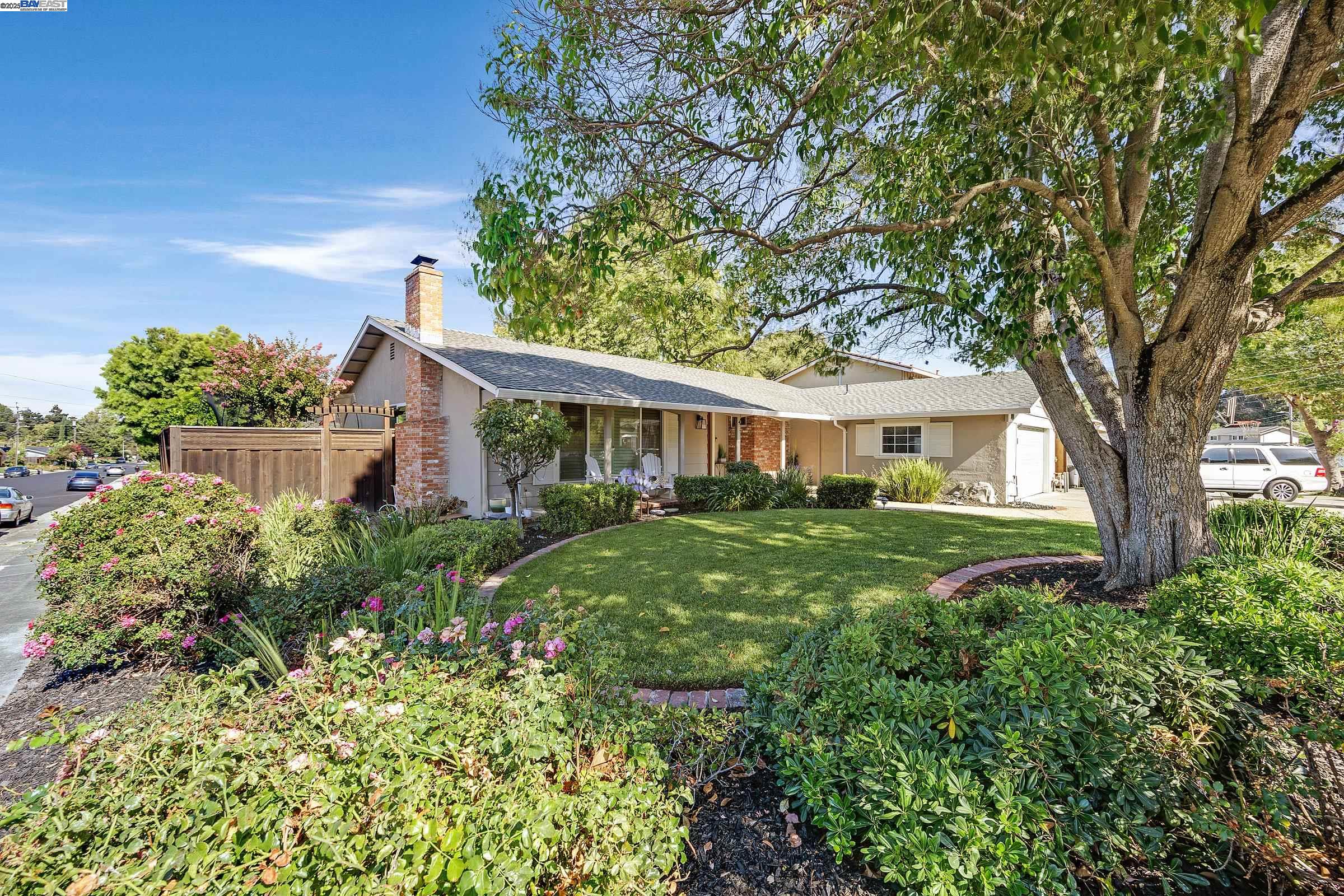 Detail Gallery Image 3 of 34 For 11530 Circle Way, Dublin,  CA 94568 - 4 Beds | 2 Baths