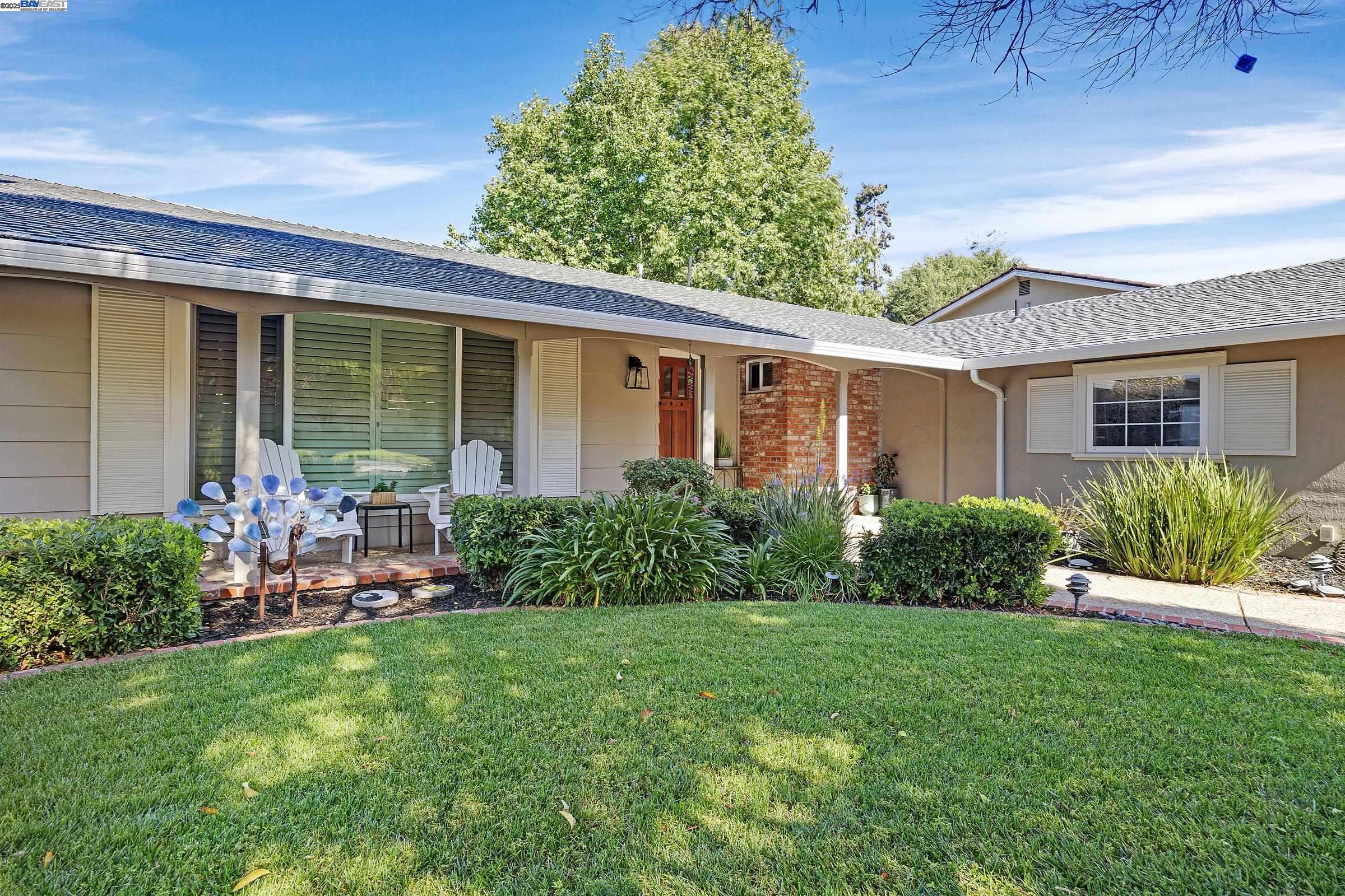 Detail Gallery Image 4 of 34 For 11530 Circle Way, Dublin,  CA 94568 - 4 Beds | 2 Baths