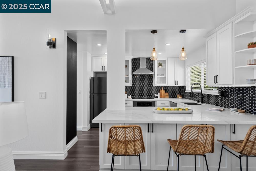 Detail Gallery Image 11 of 48 For 855 Portola Ave, Alameda,  CA 94501 - 2 Beds | 2 Baths