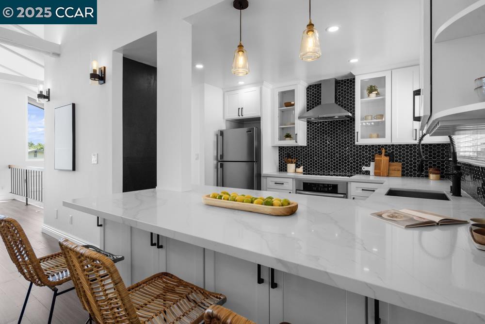Detail Gallery Image 12 of 48 For 855 Portola Ave, Alameda,  CA 94501 - 2 Beds | 2 Baths