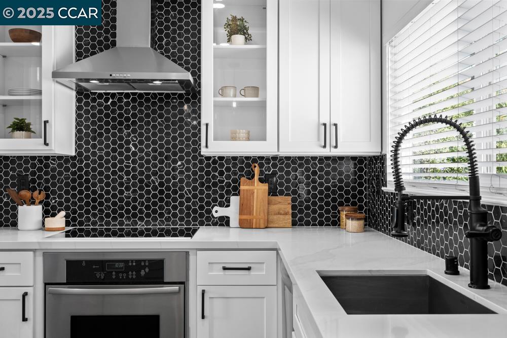 Detail Gallery Image 13 of 48 For 855 Portola Ave, Alameda,  CA 94501 - 2 Beds | 2 Baths