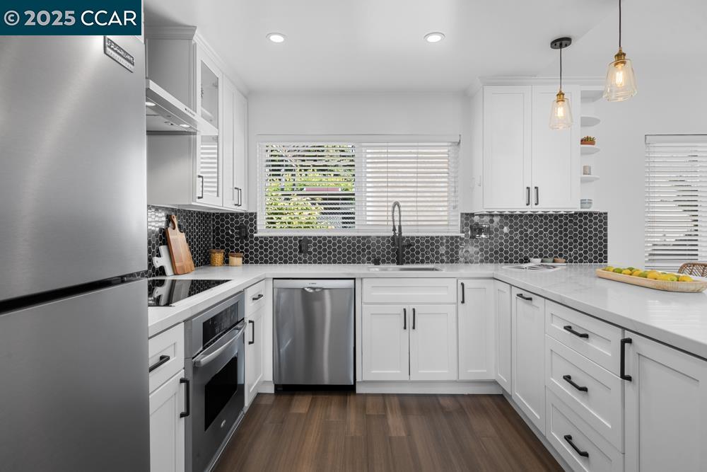 Detail Gallery Image 14 of 48 For 855 Portola Ave, Alameda,  CA 94501 - 2 Beds | 2 Baths