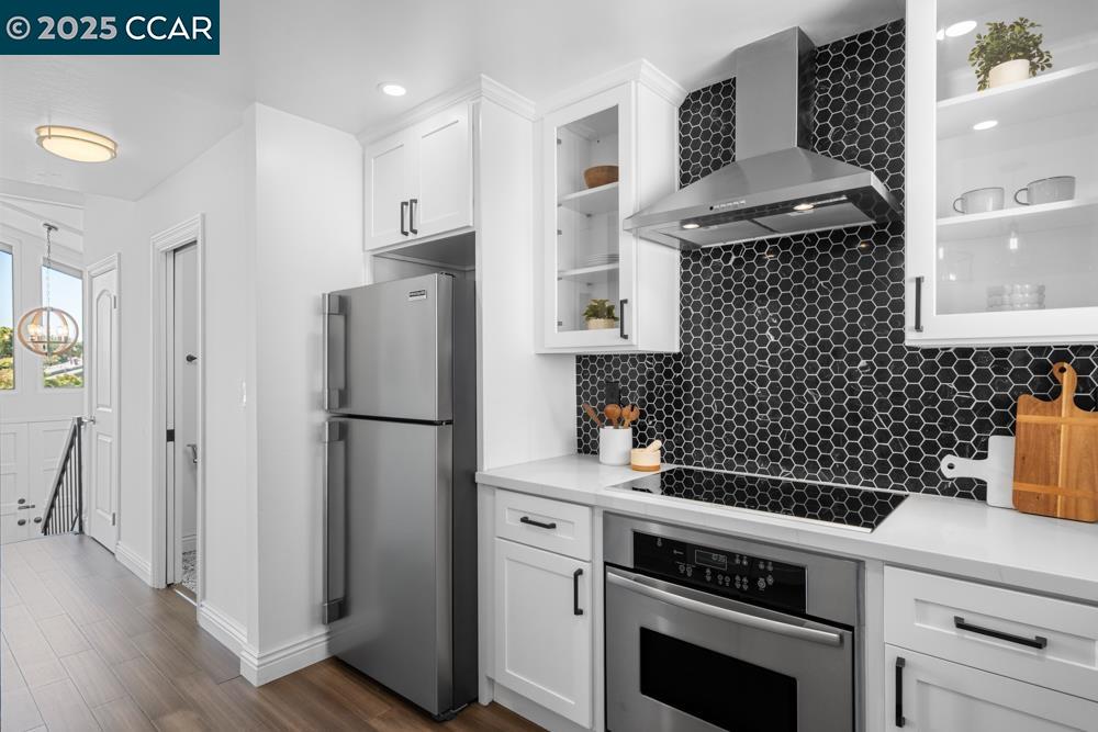 Detail Gallery Image 15 of 48 For 855 Portola Ave, Alameda,  CA 94501 - 2 Beds | 2 Baths