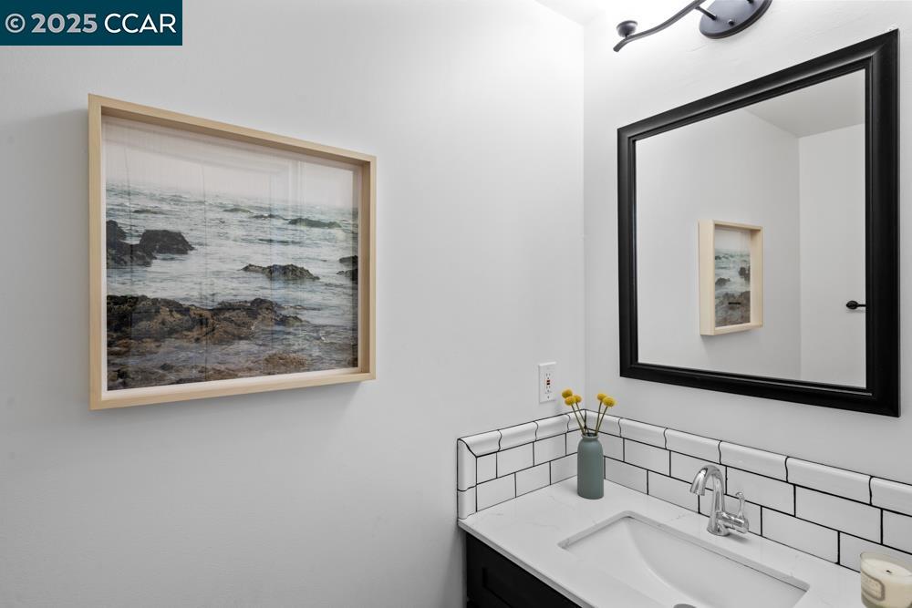 Detail Gallery Image 17 of 48 For 855 Portola Ave, Alameda,  CA 94501 - 2 Beds | 2 Baths