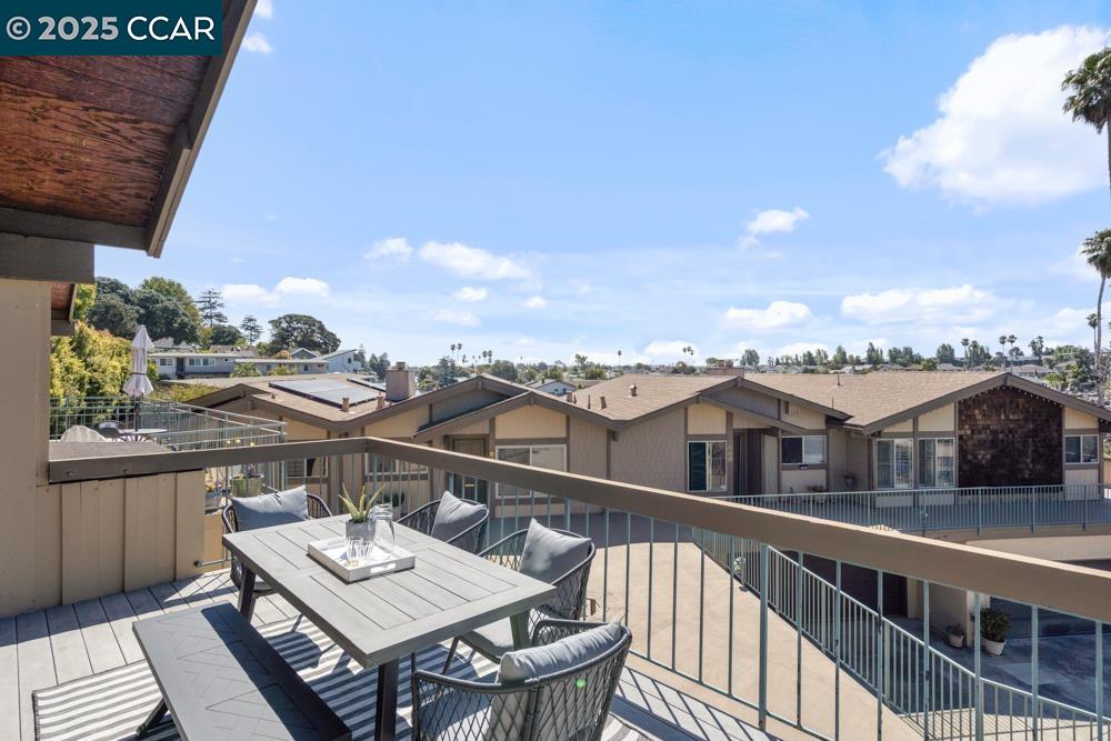 Detail Gallery Image 19 of 48 For 855 Portola Ave, Alameda,  CA 94501 - 2 Beds | 2 Baths