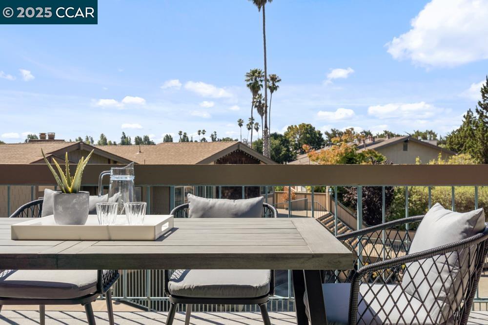 Detail Gallery Image 22 of 48 For 855 Portola Ave, Alameda,  CA 94501 - 2 Beds | 2 Baths